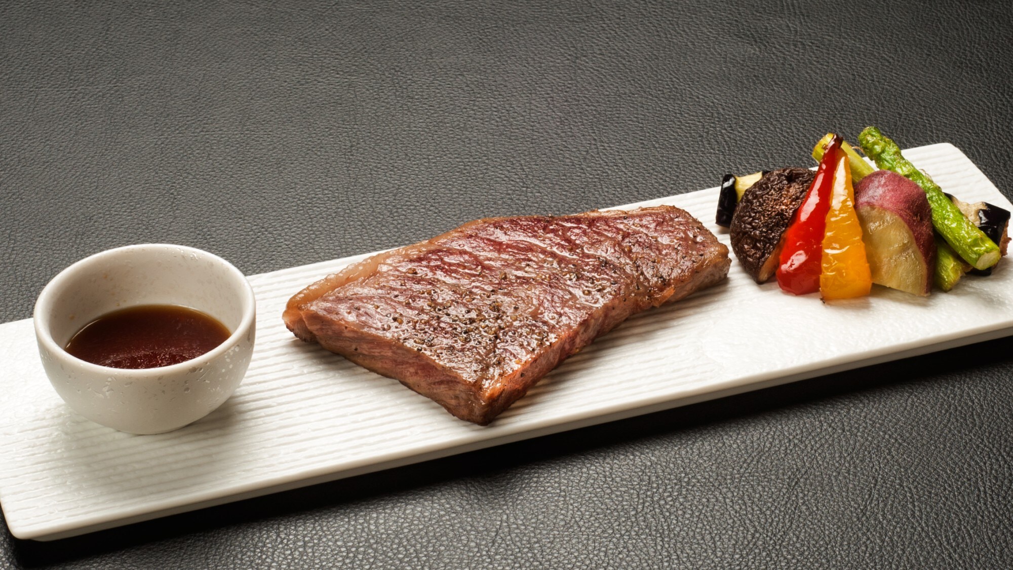 [Special order dish] "Maezawa beef rib roast steak" Vivid marbling, texture, and flavor. A supreme dish. *Image