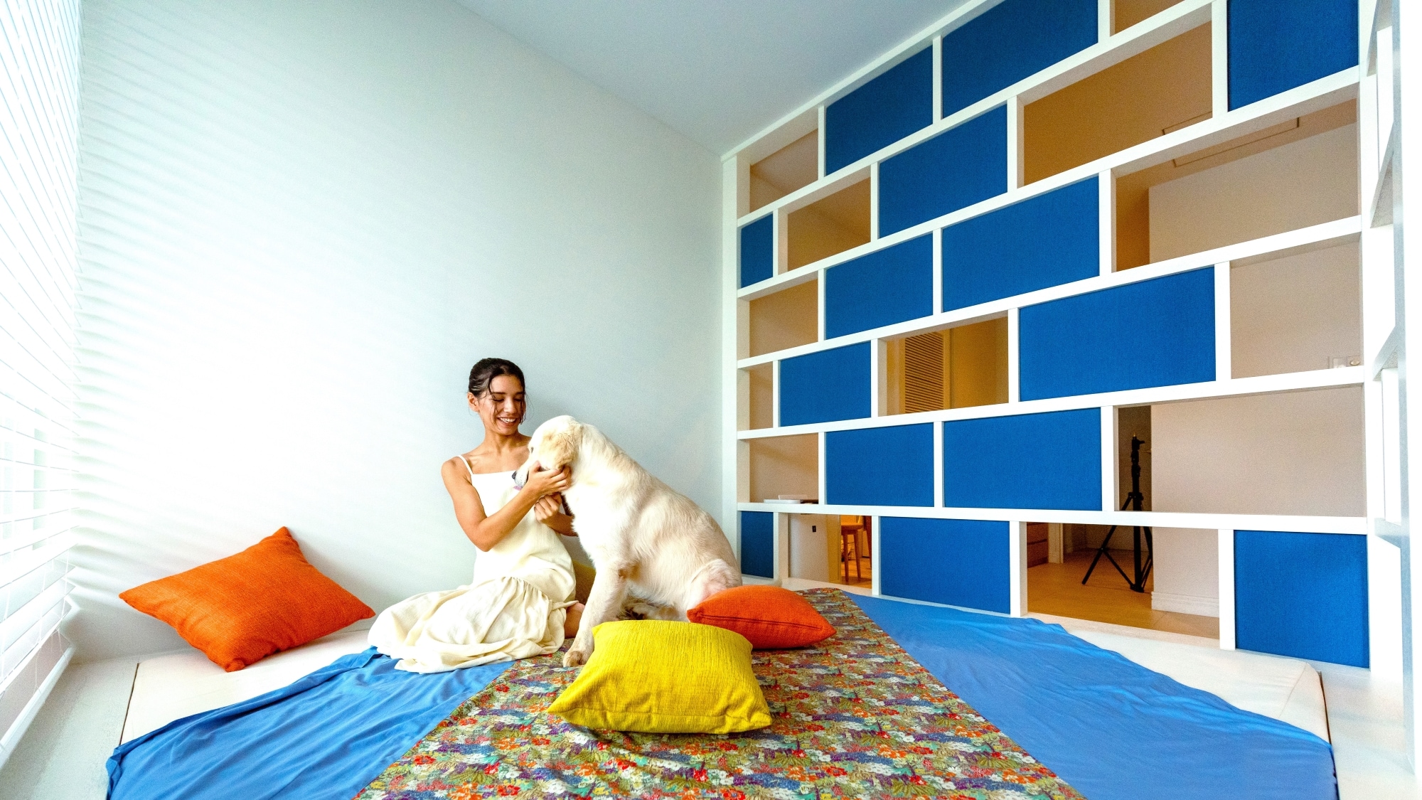 [Dog Friendly Room/Pool Villa Premier 1F] Relax with your dog on the daybed.