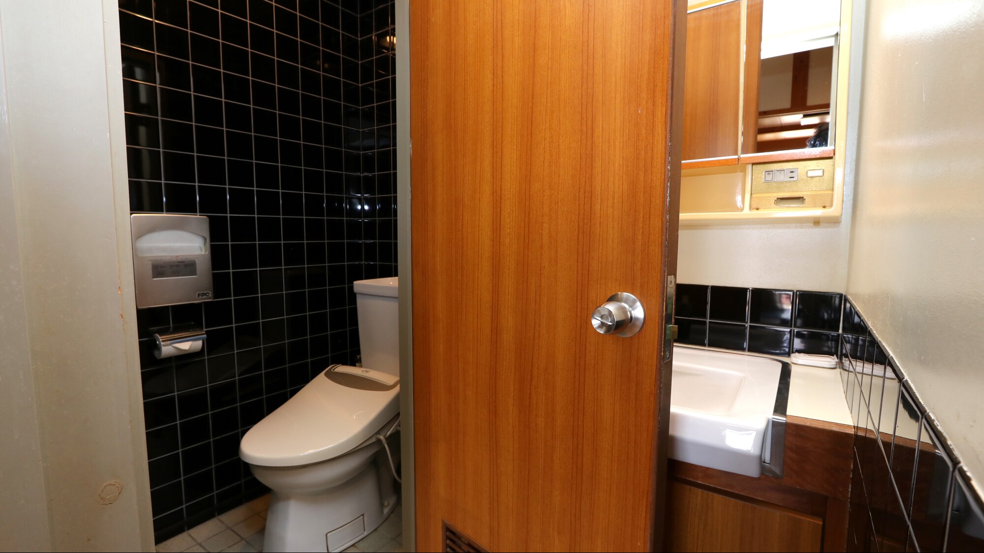 [Japanese-style room, 8 tatami mats]