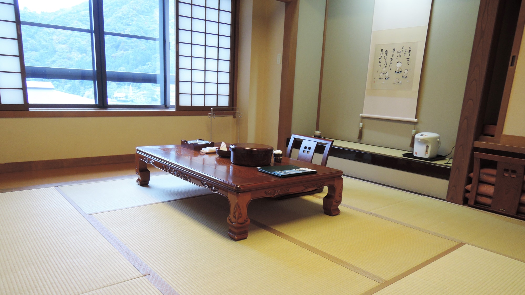 * [Japanese-style room 8 tatami mats] We will prepare Japanese-style rooms with 8 to 12 tatami mats according to the number of people reserved.