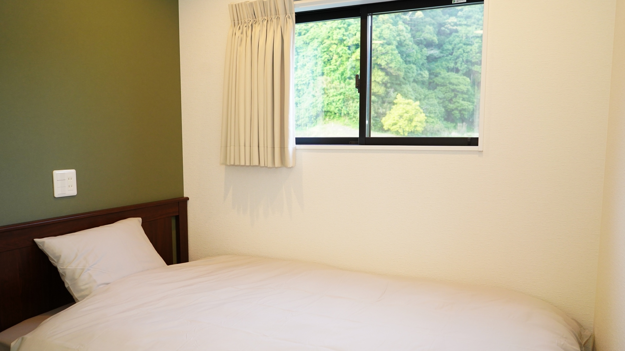 [Guest rooms] Comfortable rooms filled with morning light and greenery.