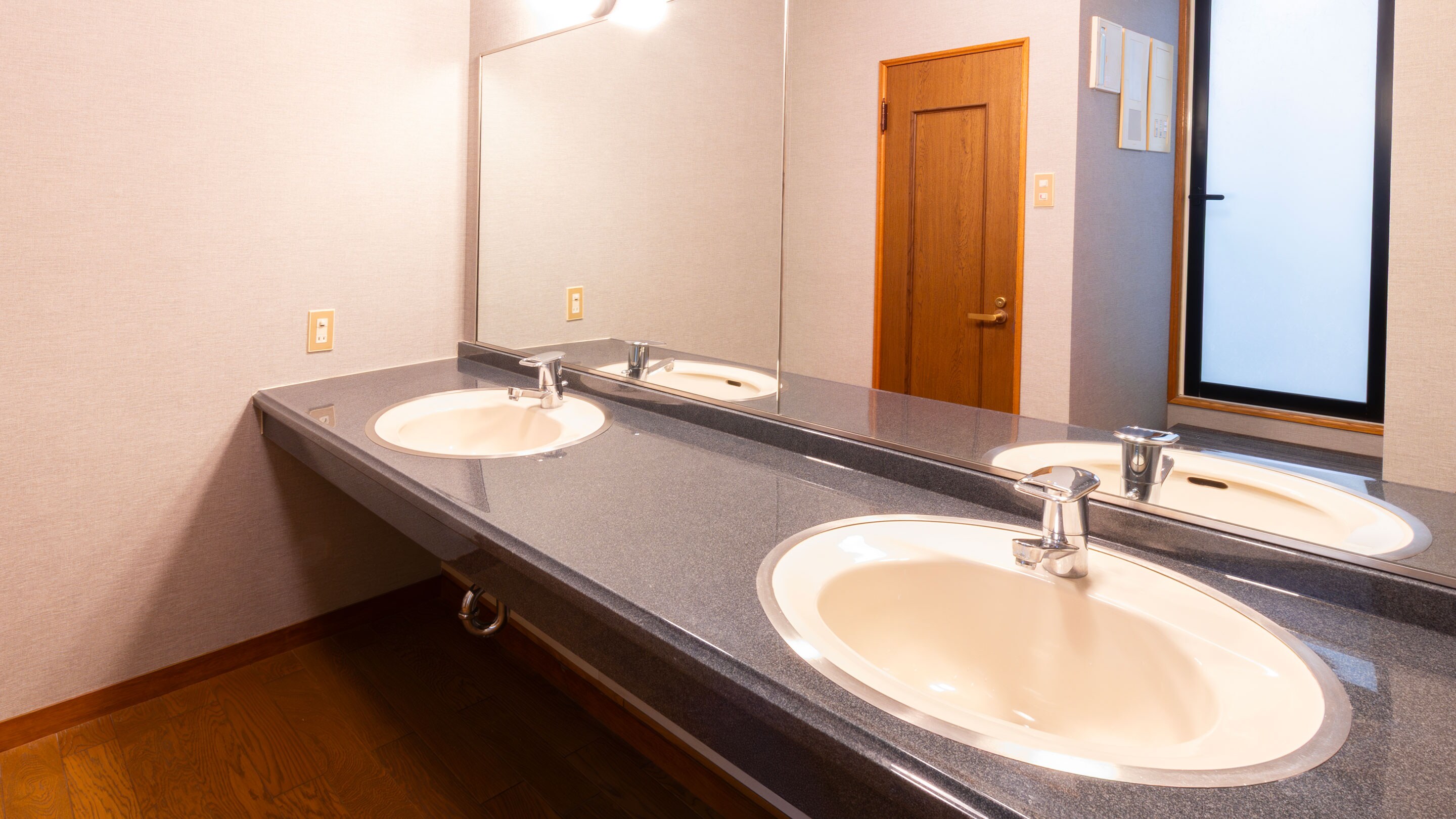 小型双床套房，带露天浴室