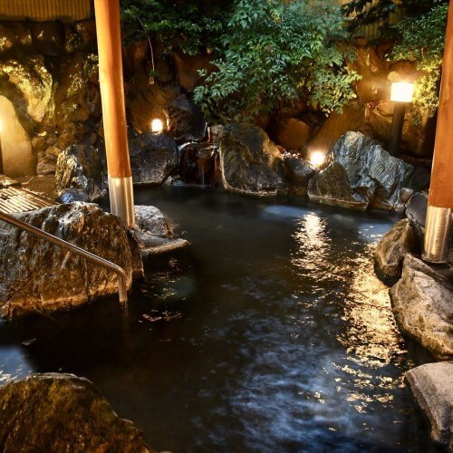 Feel free to take an open-air bath at Ito Kowakien
