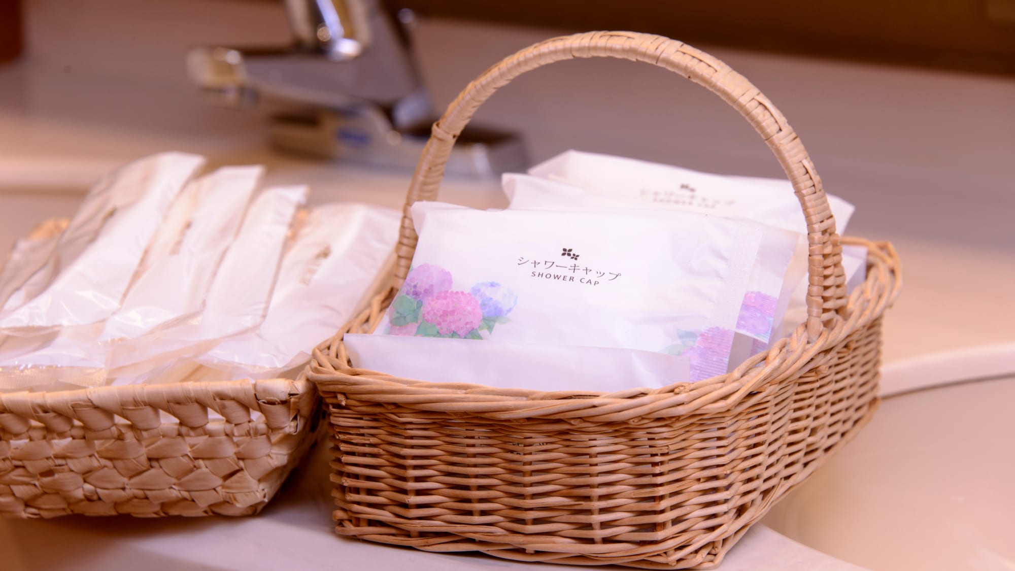 Women's large bath amenities