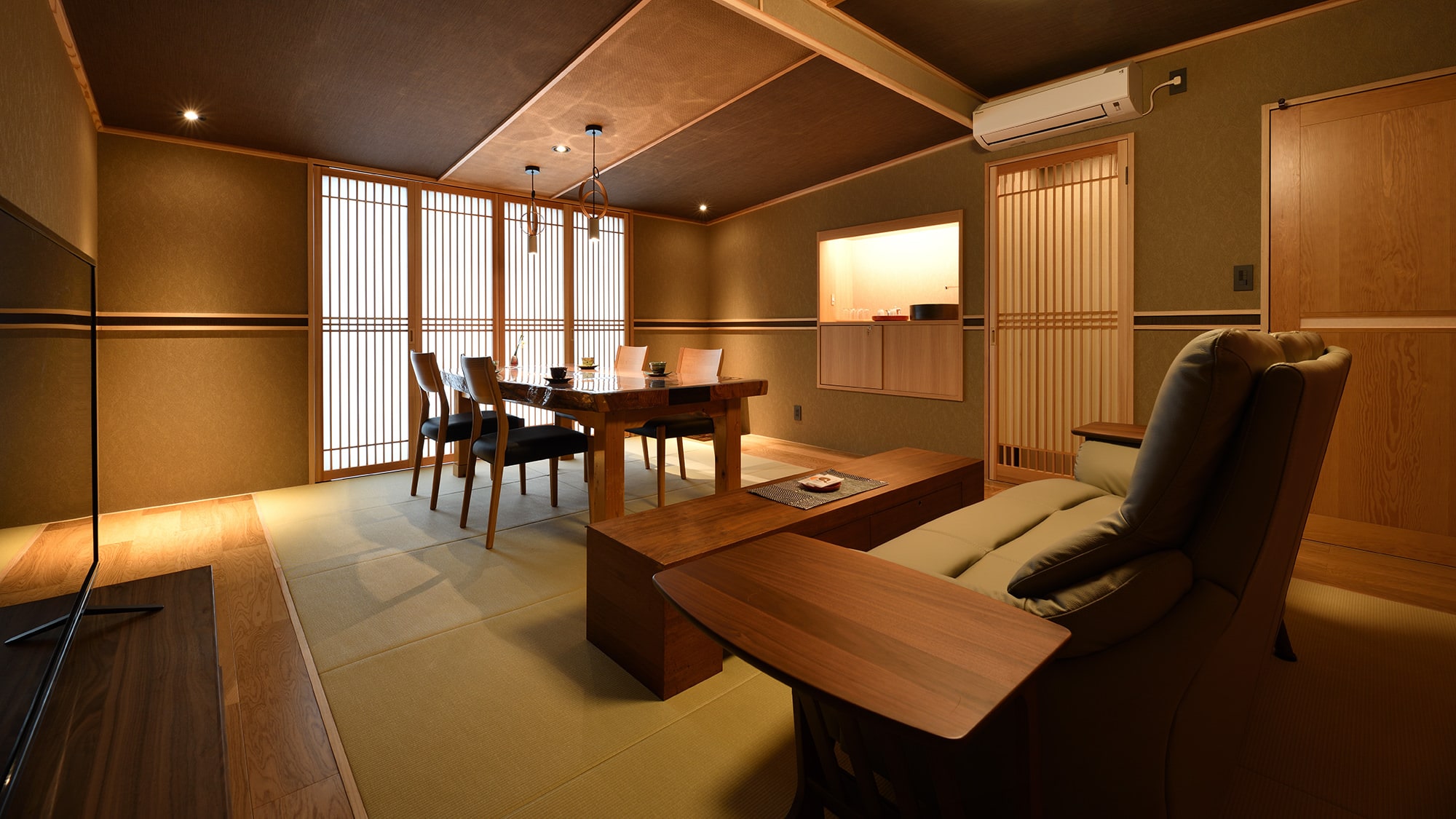 [Takazantei] ห้องนั่งเล่นและรับประทานอาหารเสื่อทาทามิ