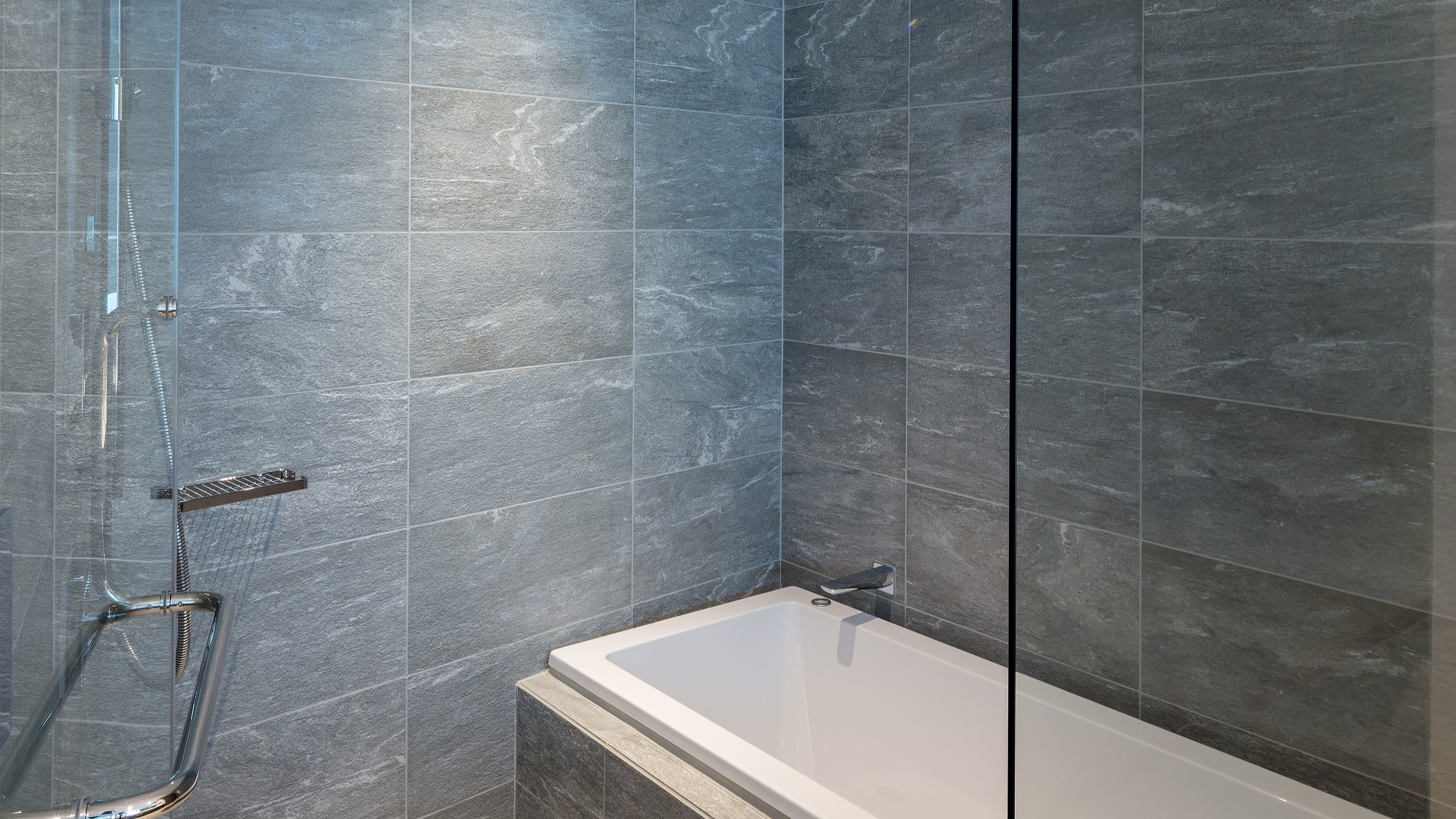 guest room bathroom