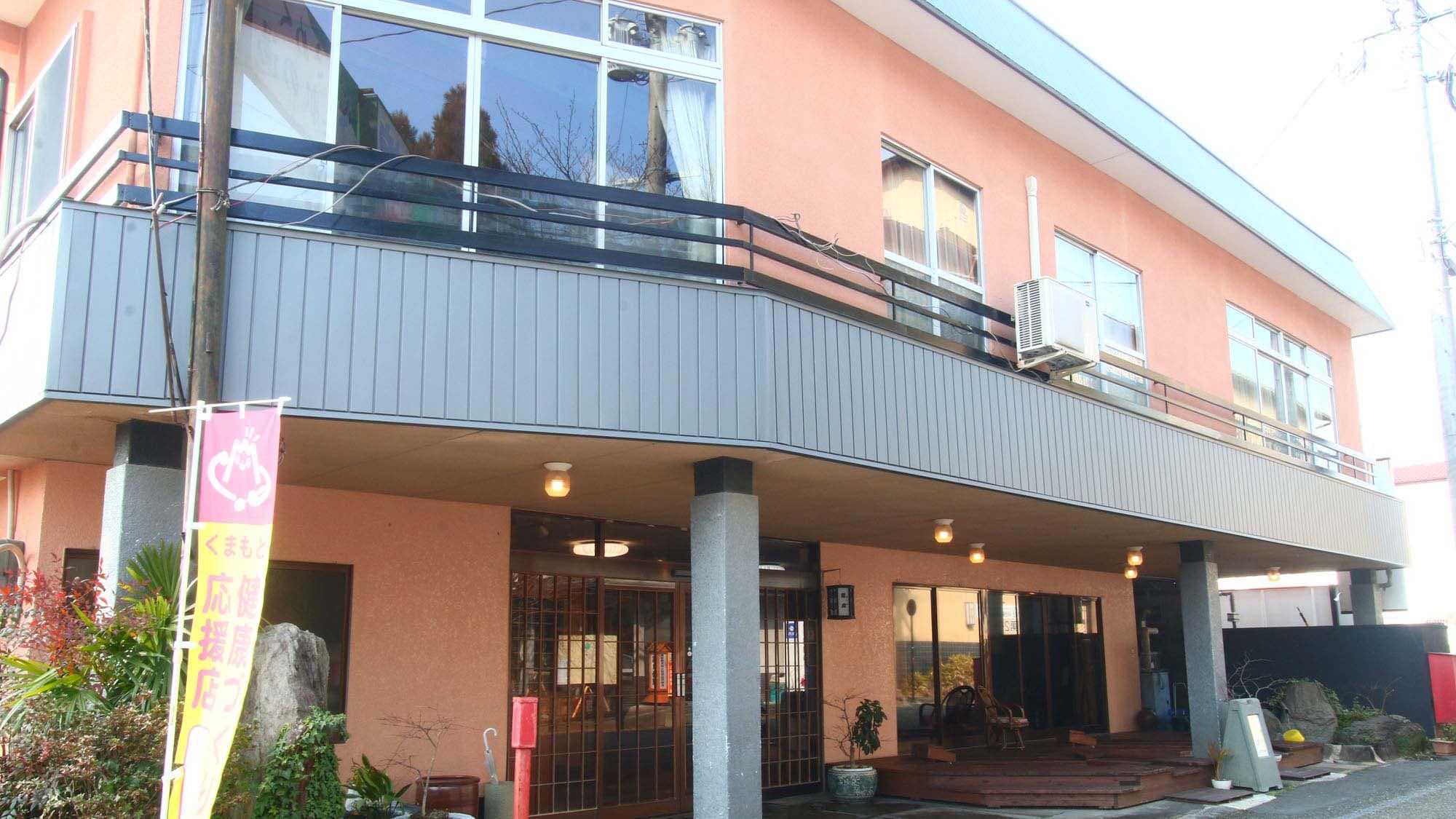 The cherry blossom is a beloved Japanese flower that represents the Japanese spirit. The hotel's cute pink exterior is inspired by the cherry blossoms of Kikuchi.