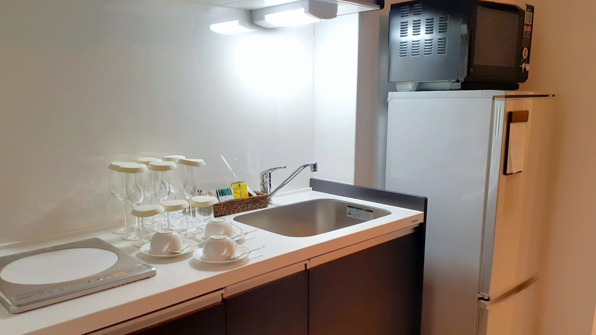 [Jacuzzi Suite] Equipped with kitchen, refrigerator, and microwave oven (BALMUDA The Range).