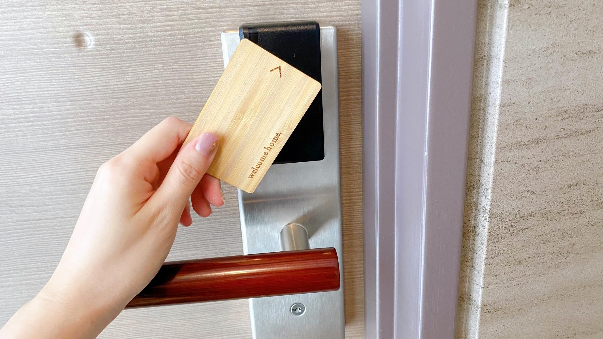 Card key (auto-lock type)