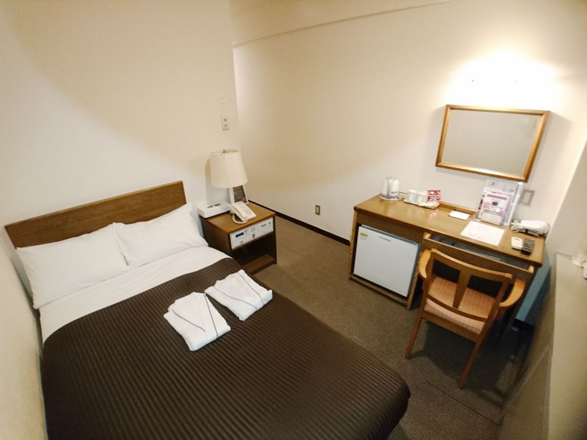 It is a semi-double room. Equipment is available for 2 people!