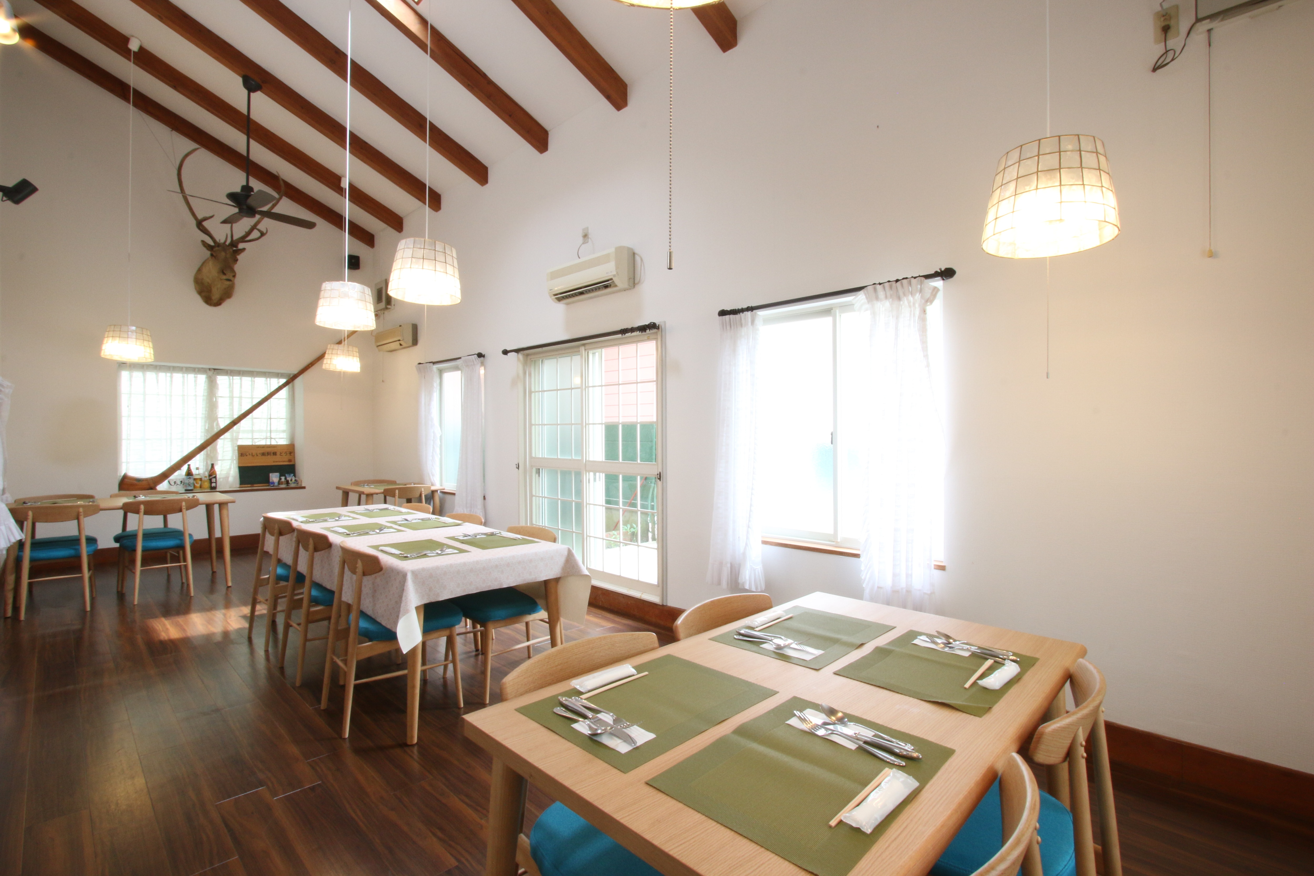 Dining rest space