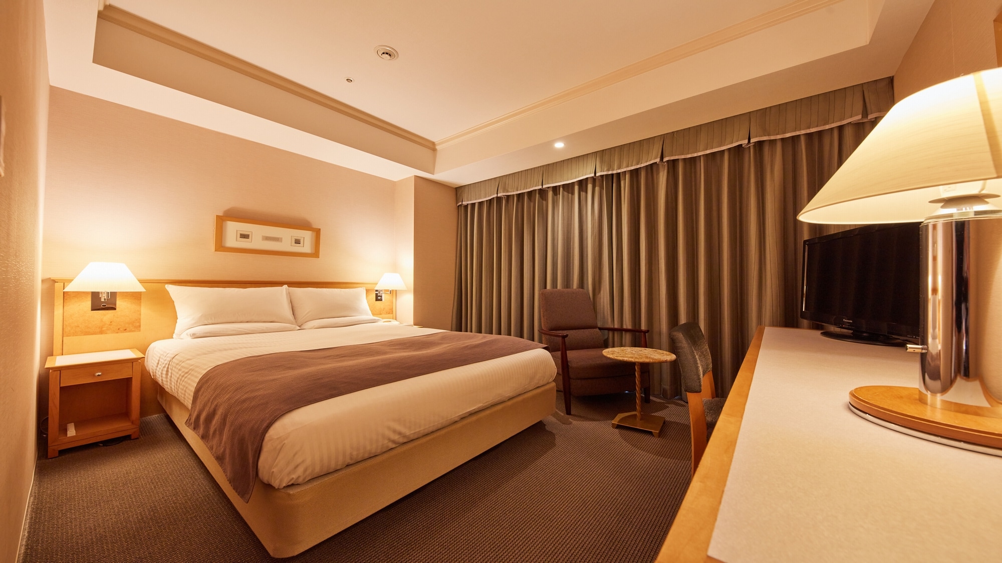 Double room □ 18 sqm □ Bed width 140 cm & times; 1 unit (7F)