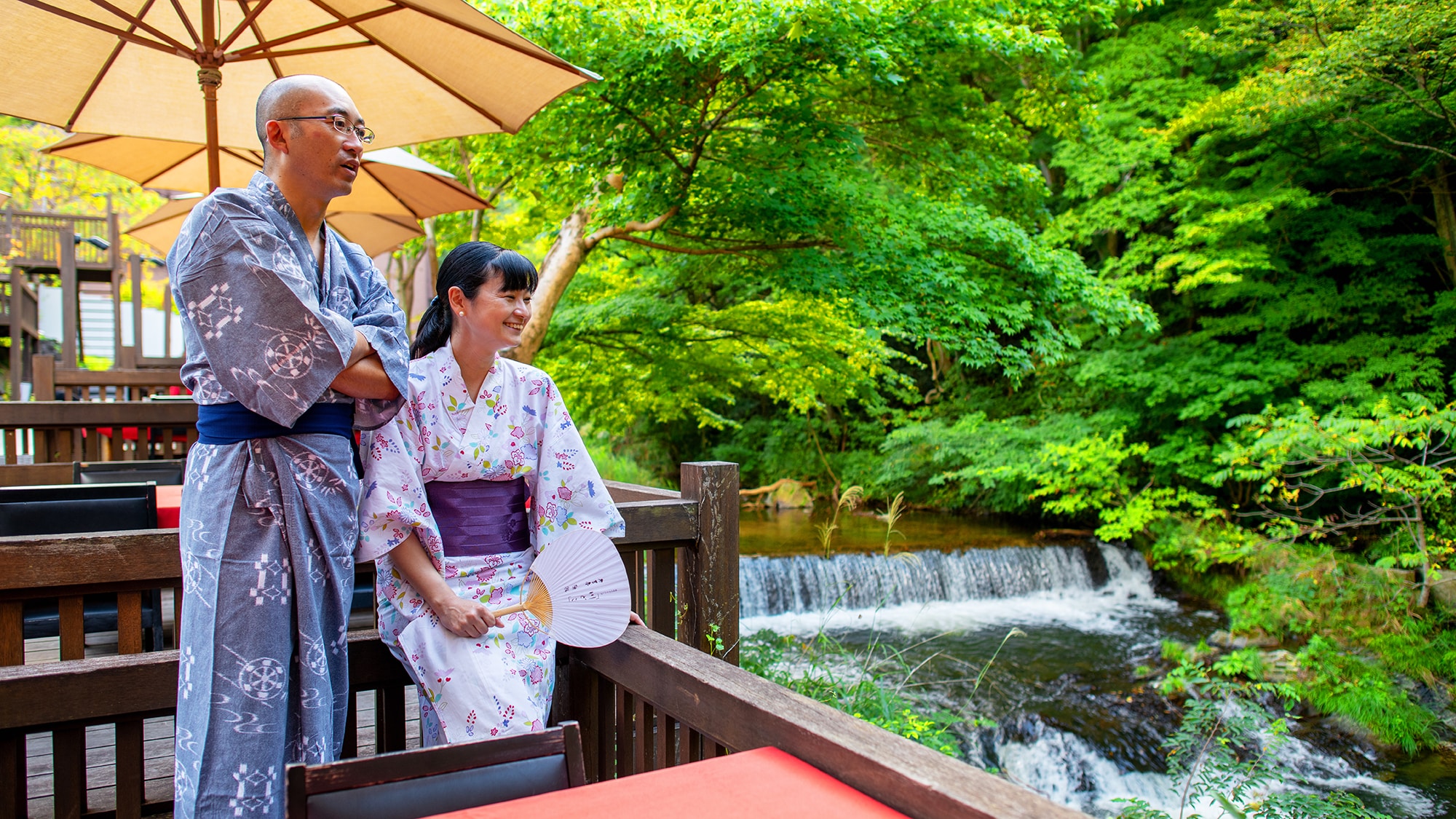 ■水邊餐廳川床■春天從櫻花盛開開始，溪谷的美景、新綠、秋天的落葉將包圍著您。