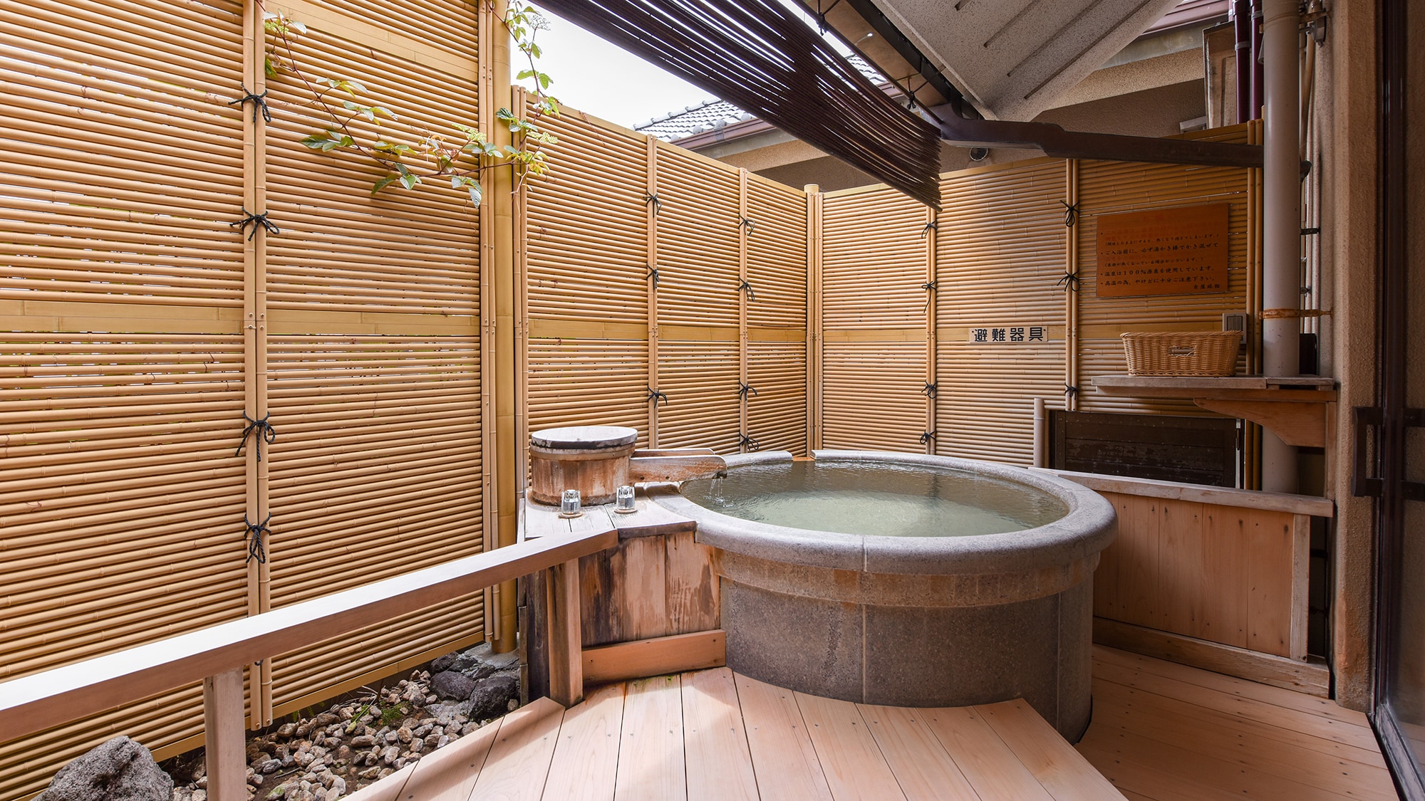 R [Main building / 68 square meters ~] Japanese-style room (15 tatami mats or more in total for all types) + Open-air hot spring bath / Open-air hot spring bath (example)