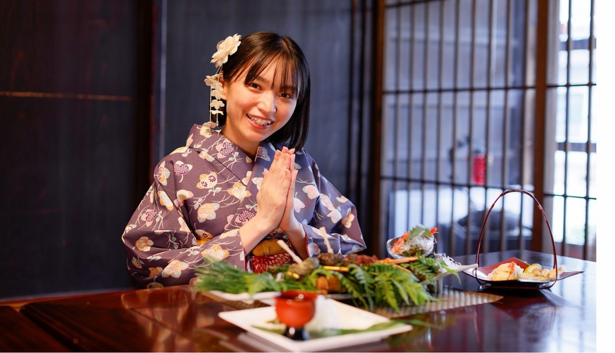 Enjoy crab and Tajima beef in a tatami room at the Meiji-era townhouse cafe "Terakoya"