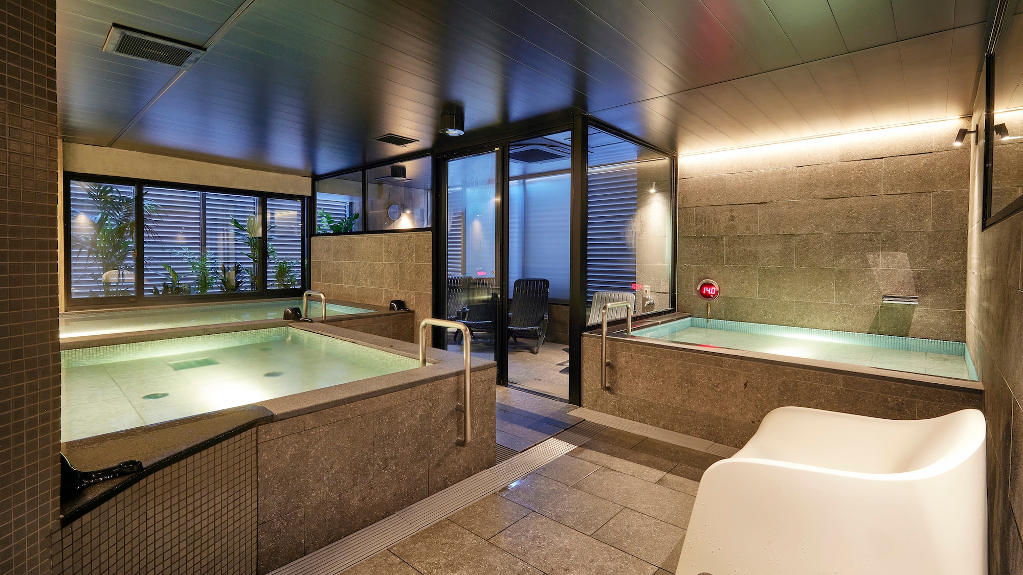 "Kawa no Yu" large public bath and sauna for men (business hours: 5:00-10:00/12:00-25:00) Day use available
