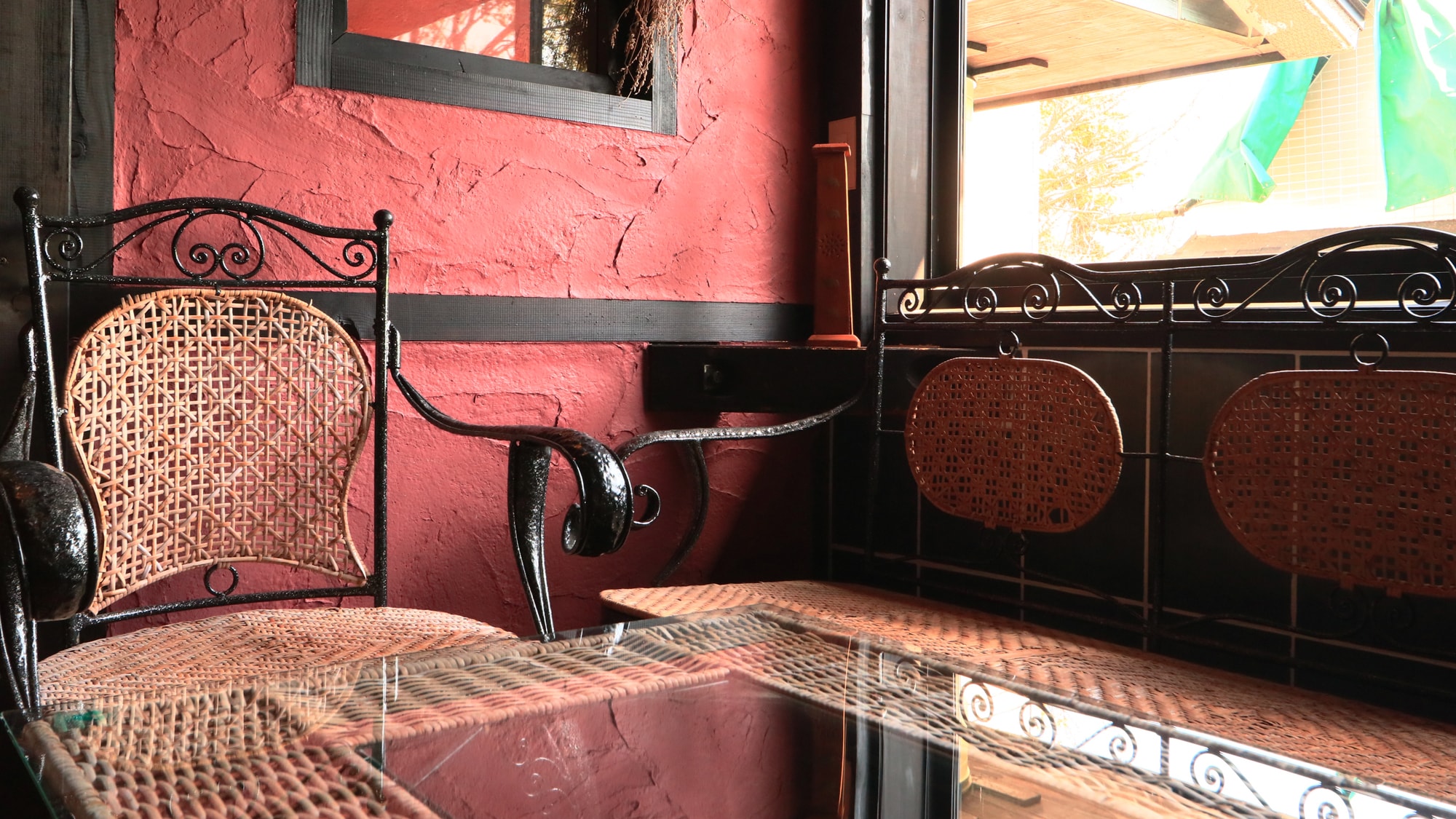Deluxe Double Room: The interior design will help you forget about your daily routine and experience the feeling of traveling abroad.