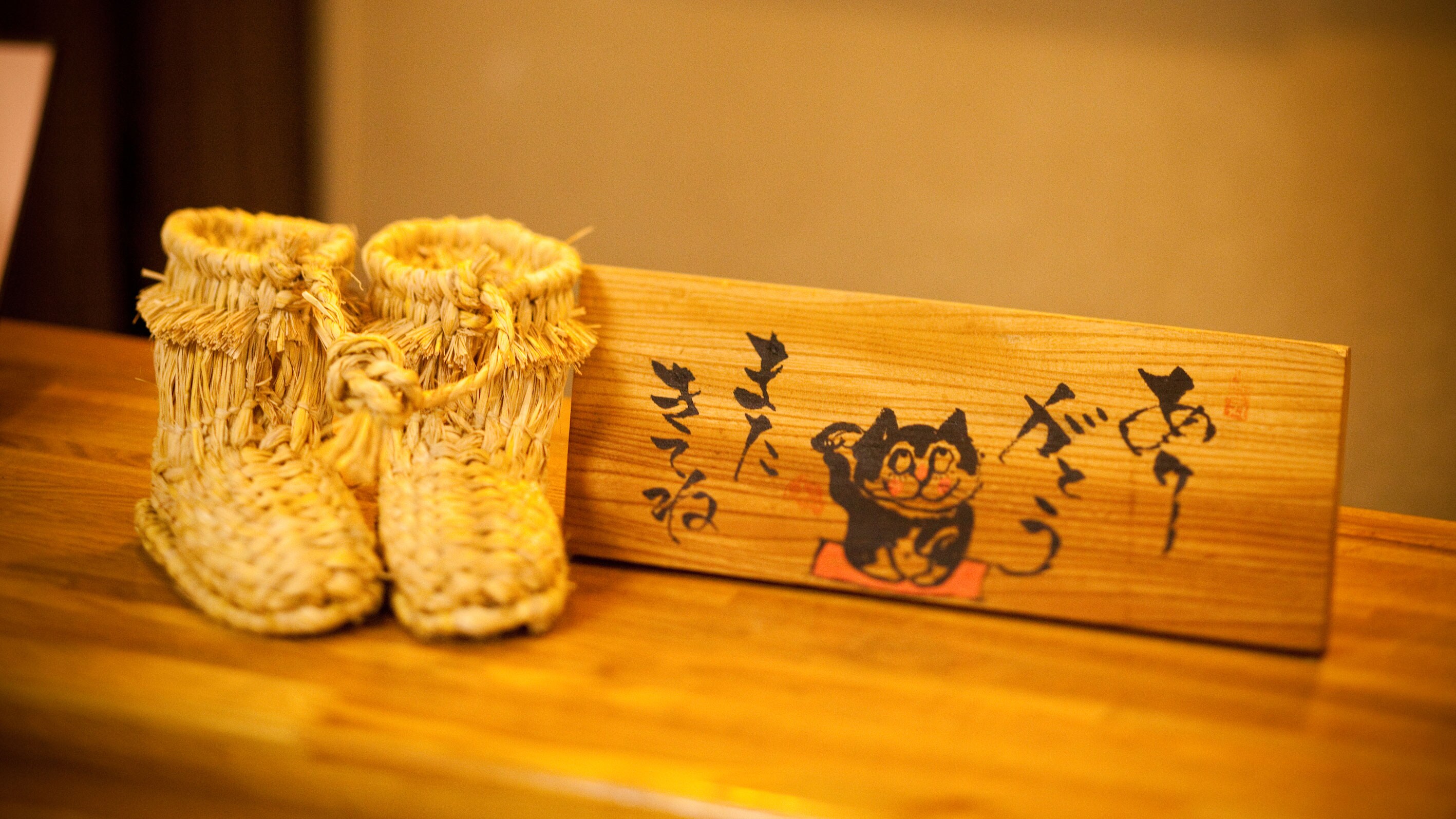 *[Inside the hotel] We welcome you with warm, homely hospitality that will make you want to say "I'm home" and return home.