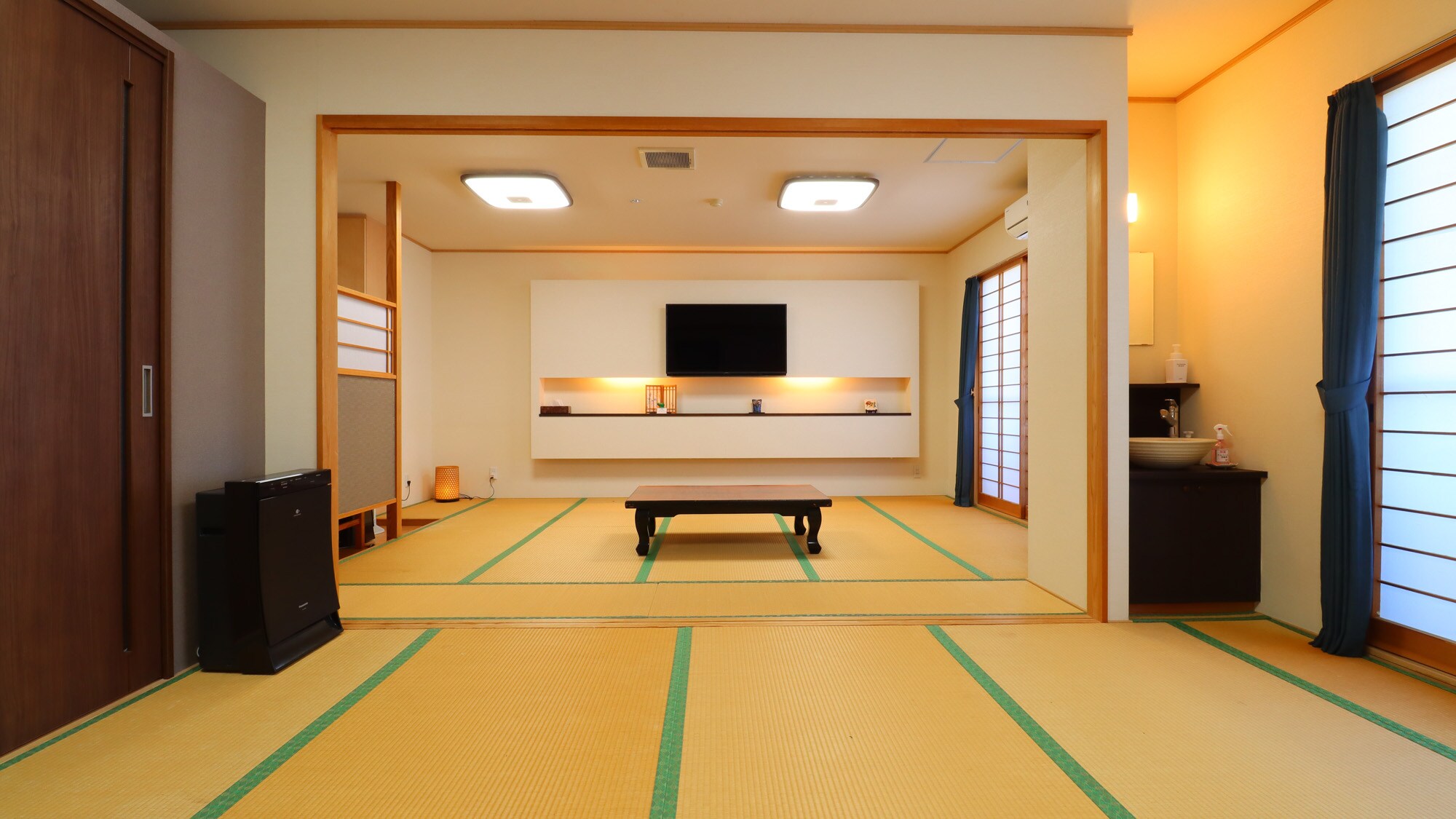 [Japanese-style room 18 tatami mats]