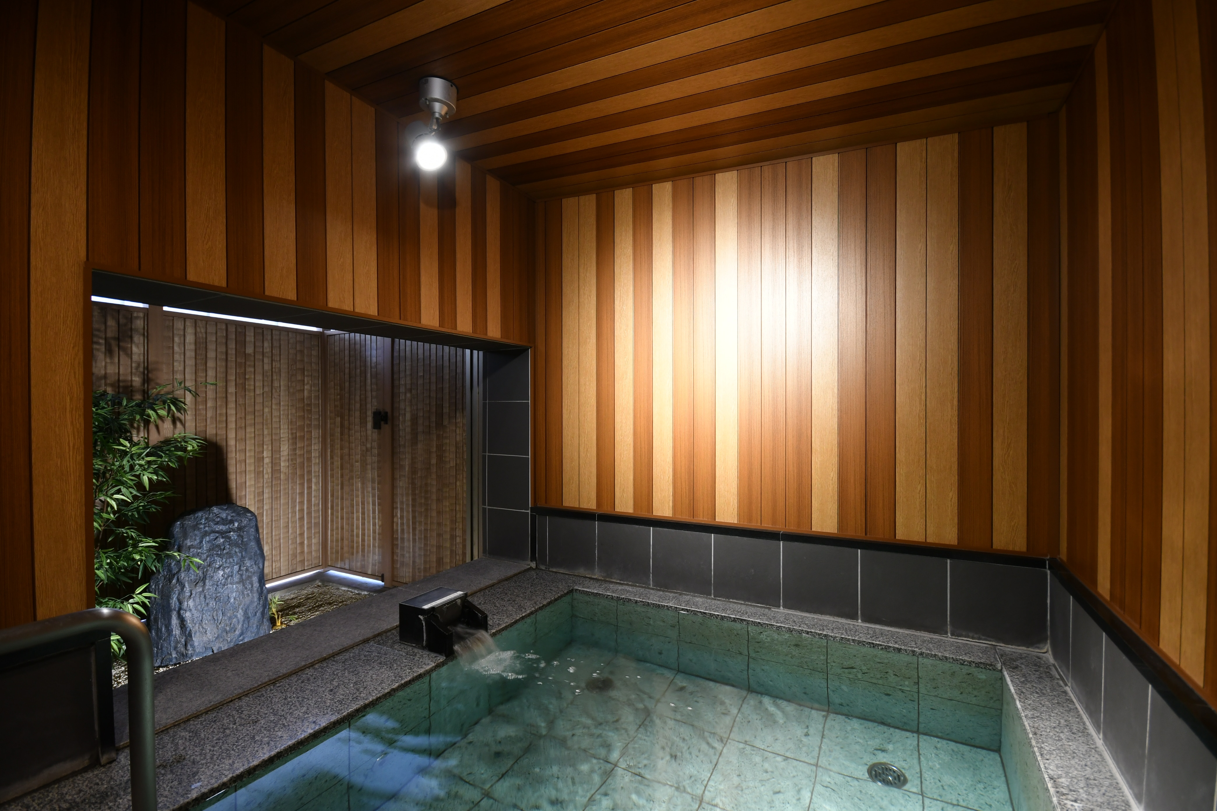 Open-air bath (men's only)