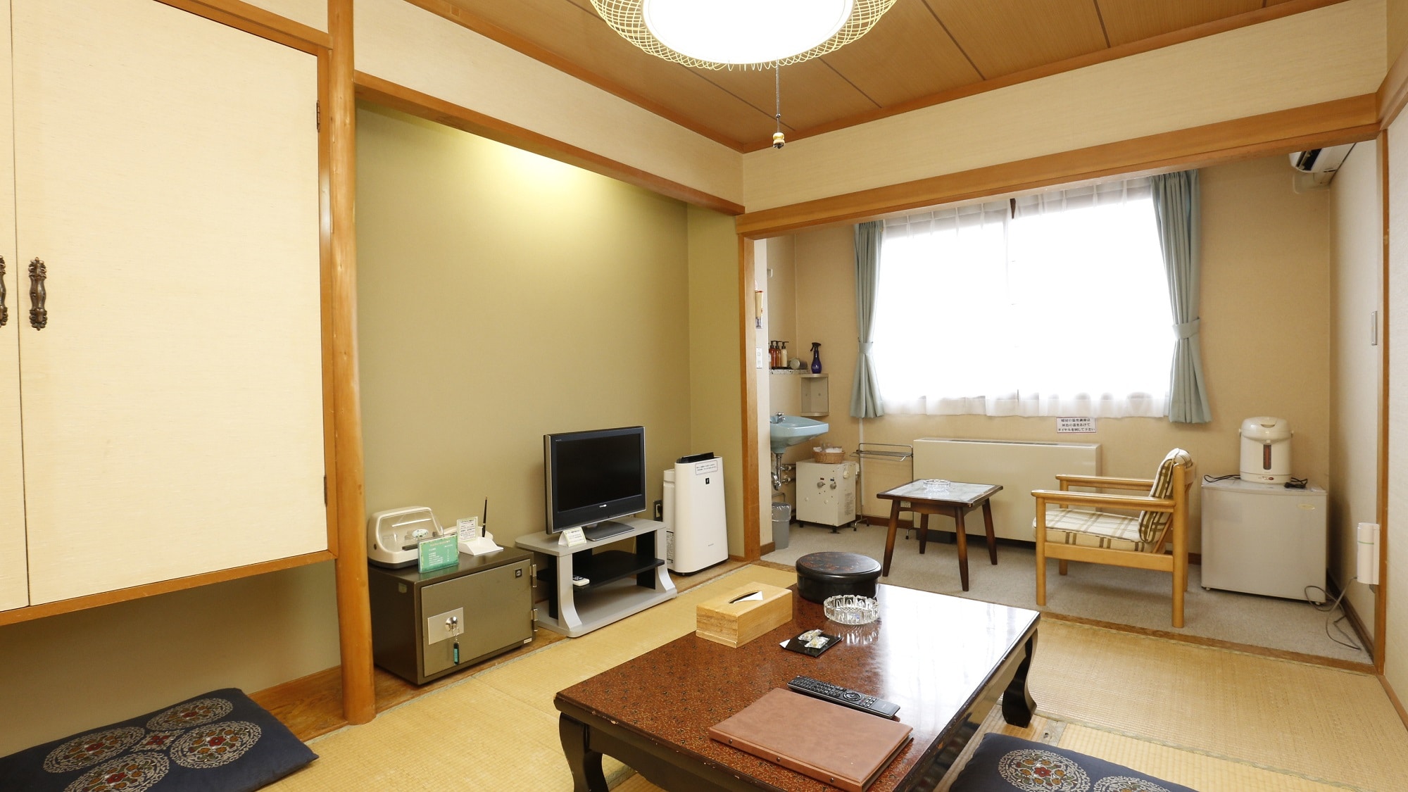 << Old Building >> Japanese-style room 6 tatami mats (smoking allowed) 2nd floor