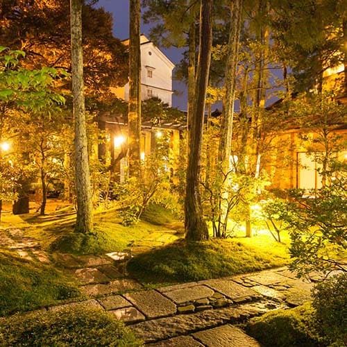 A Japanese garden related to Kobori Enshu with beautiful moss.