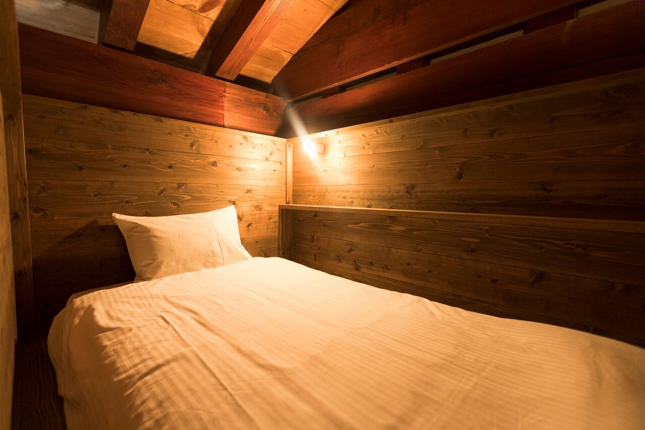 Ruang Bank｜Tempat tidur tingkat atas di kamar tidur bertingkat menawarkan pemandangan balok-balok dinamis