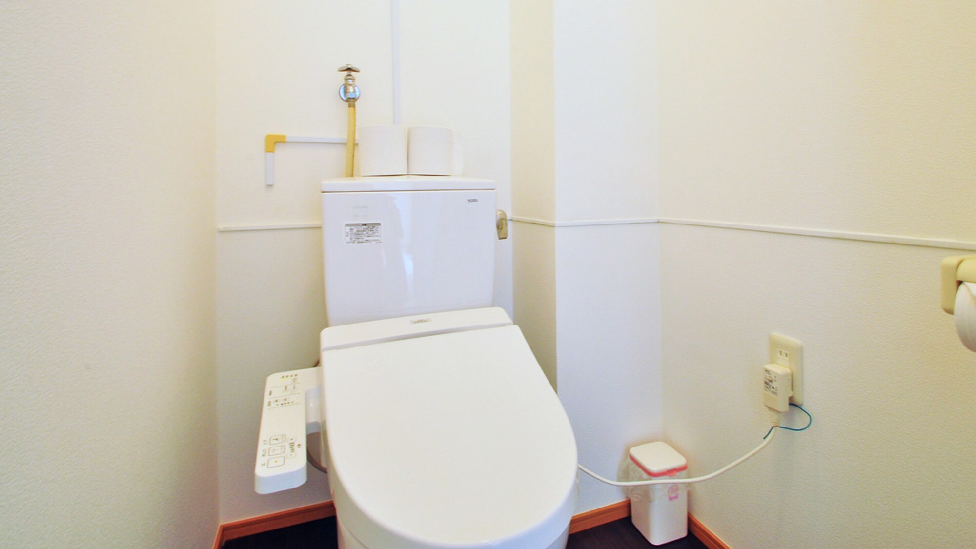 [Annex 1F room] Toilet with washing machine
