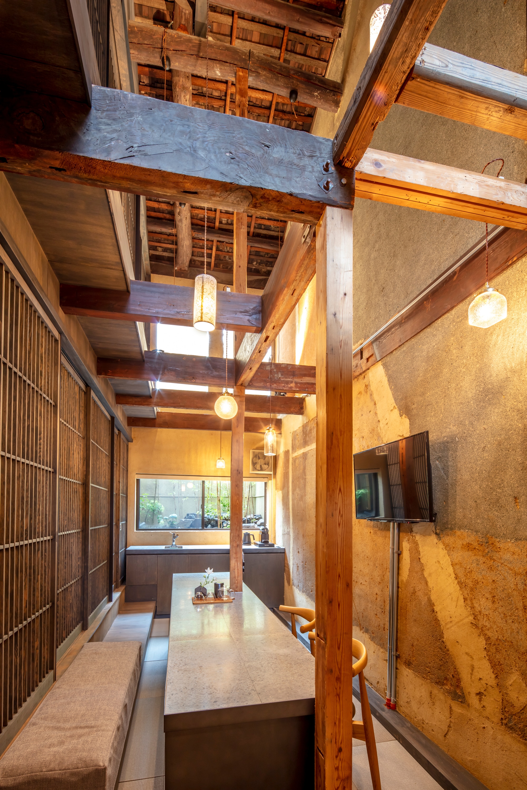 Open ceiling and spacious feel