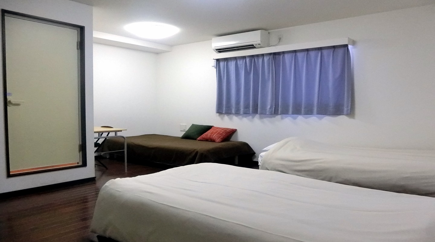 Western-style room for 2-3 people