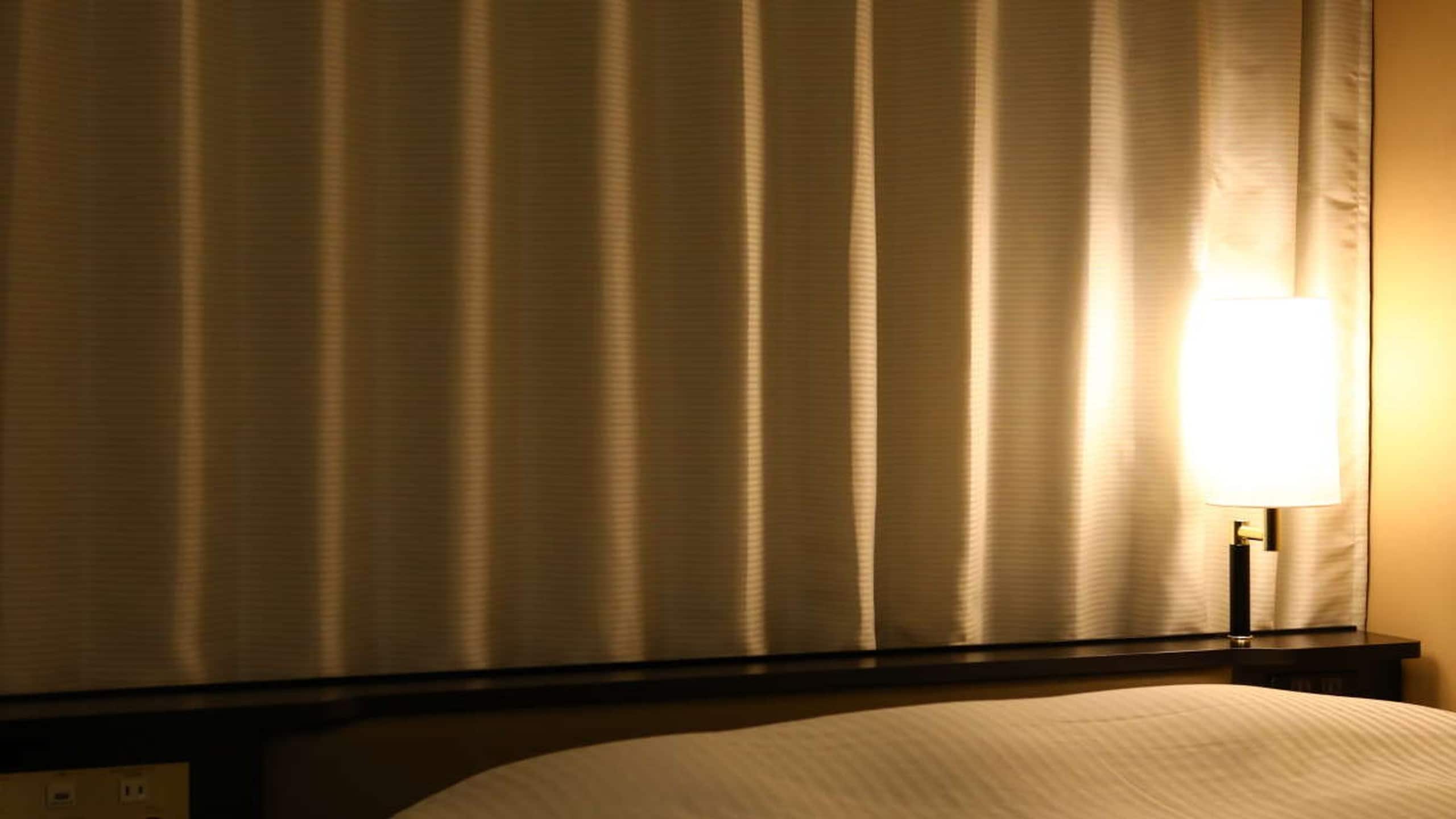 Blackout and heat-blocking curtains