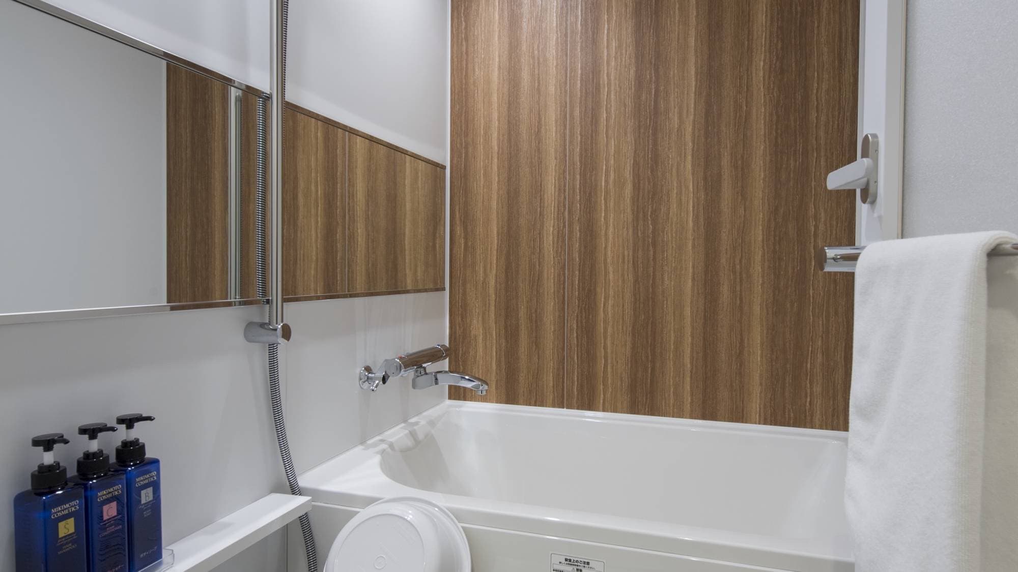 Bathroom image (twin room)
