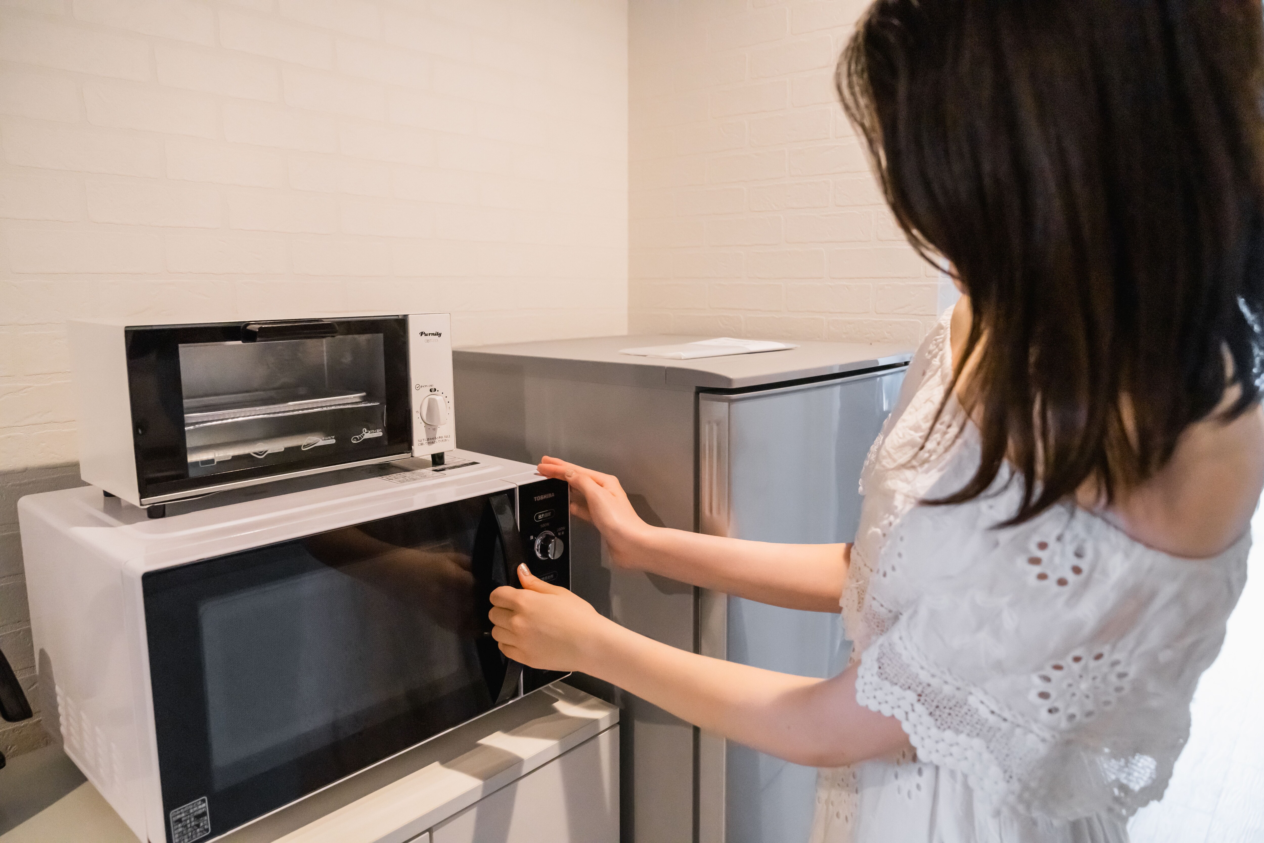 전실 전자 레인지 전기 케틀 완비하고 있습니다.