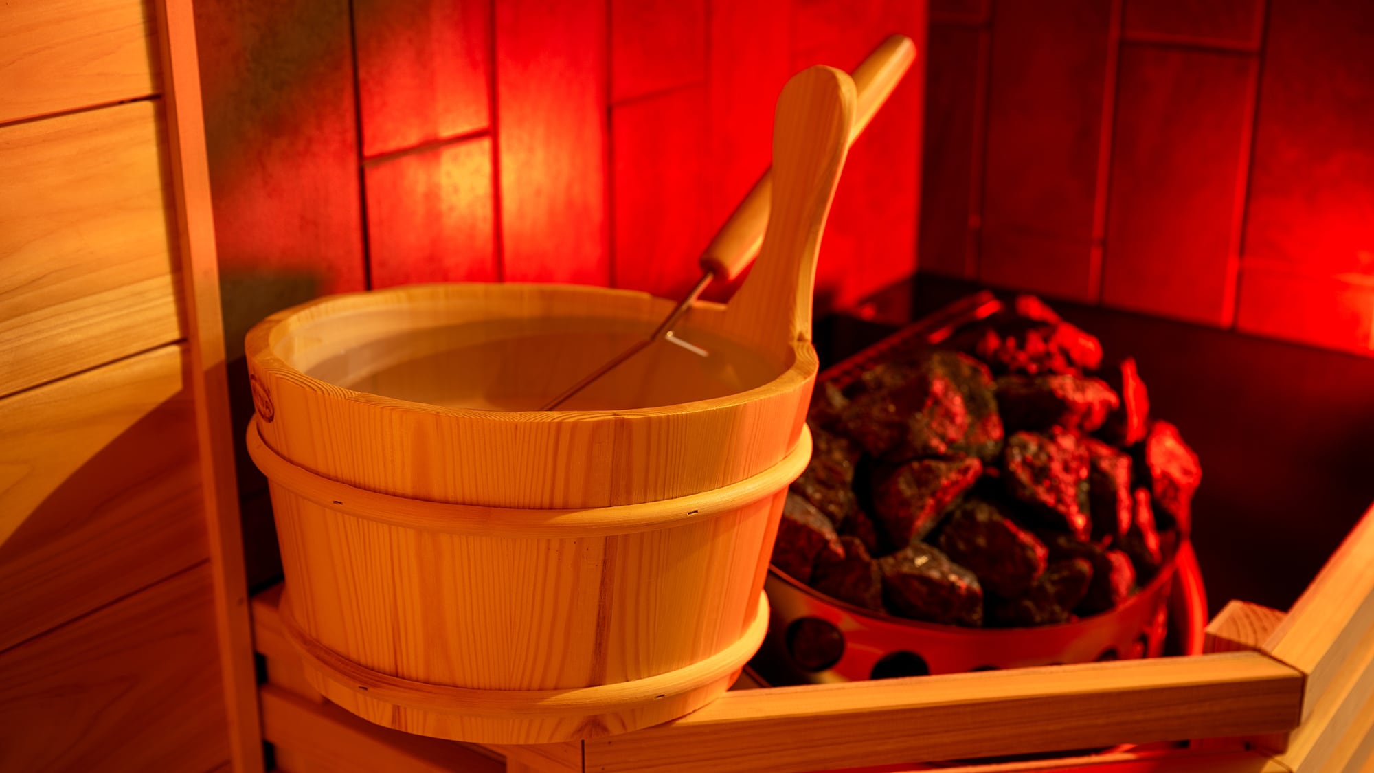 [Loyly sauna] "Self-loyly" using three types of aromatic water to relax with a pleasant aroma and steam