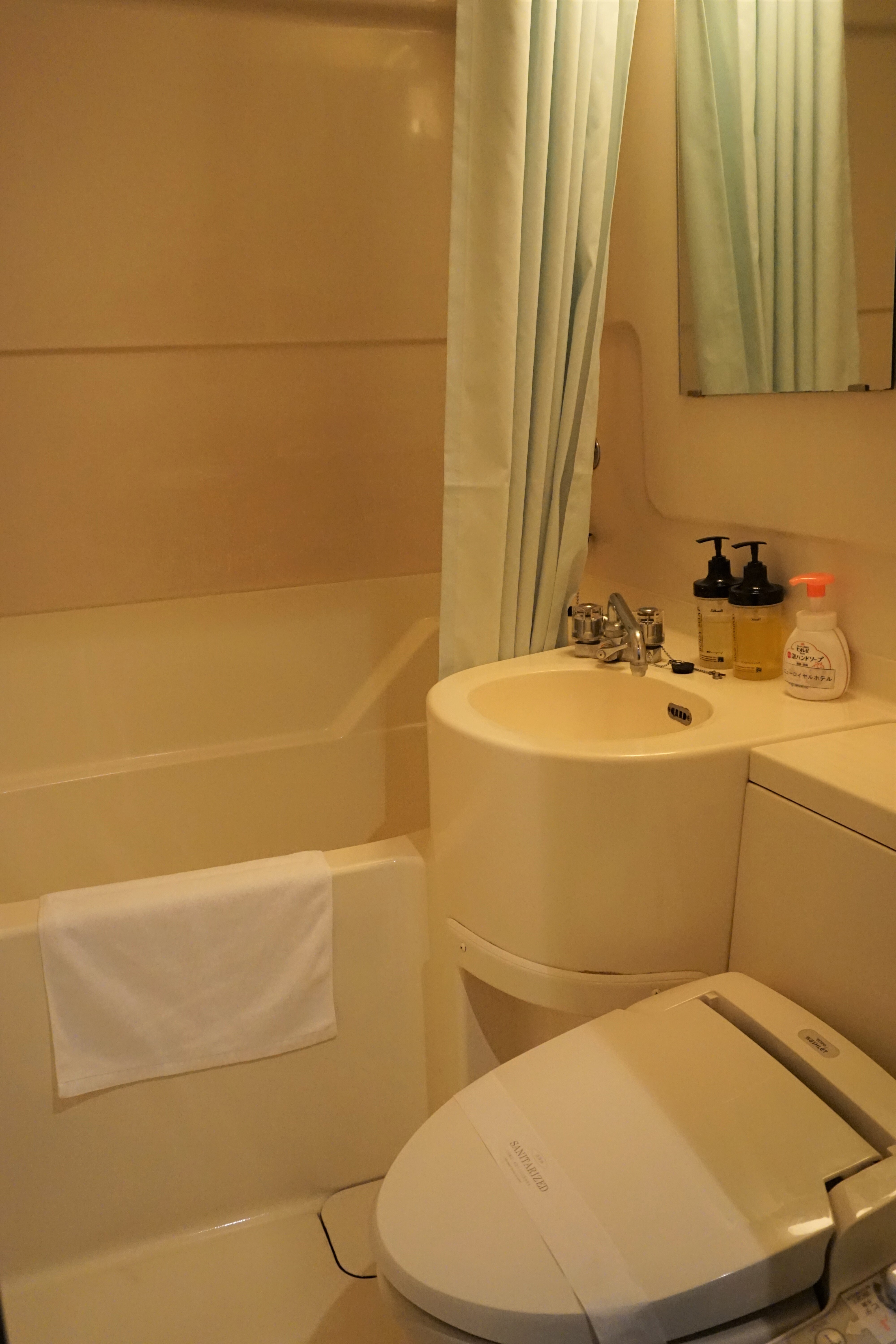Room unit bath