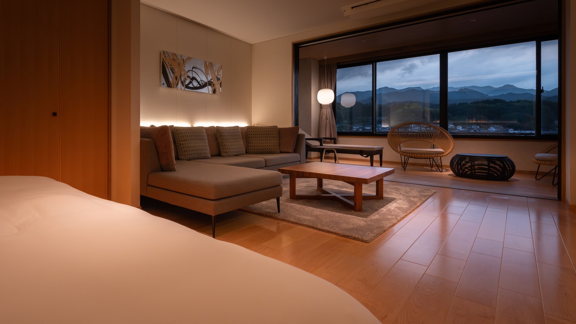 [Principle: KOTOWARI] Feel free to watch TV on the sofa. Spend your time however you like.