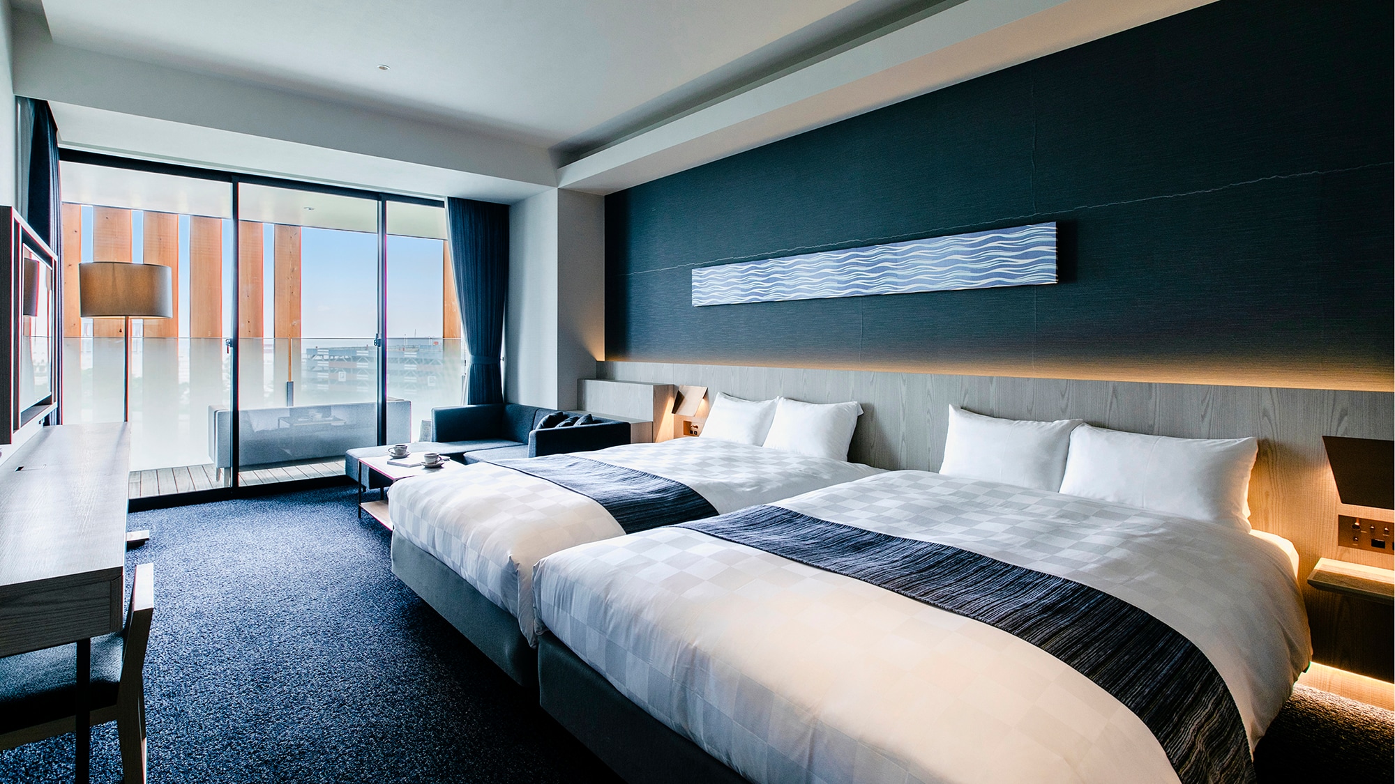 [High-rise floor suite room] An elegant room with a sense of openness and privacy.