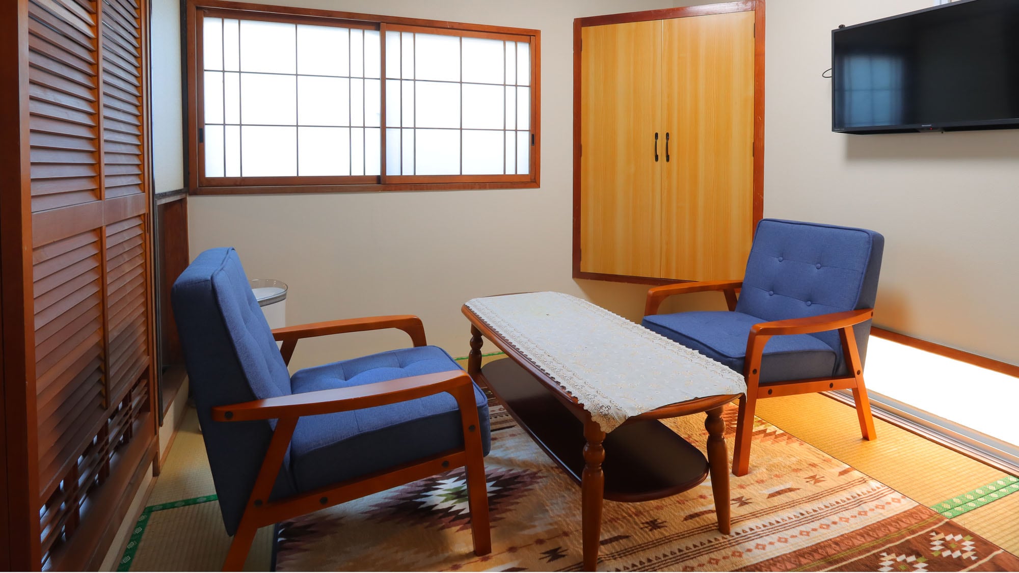 [Japanese-Western style room]