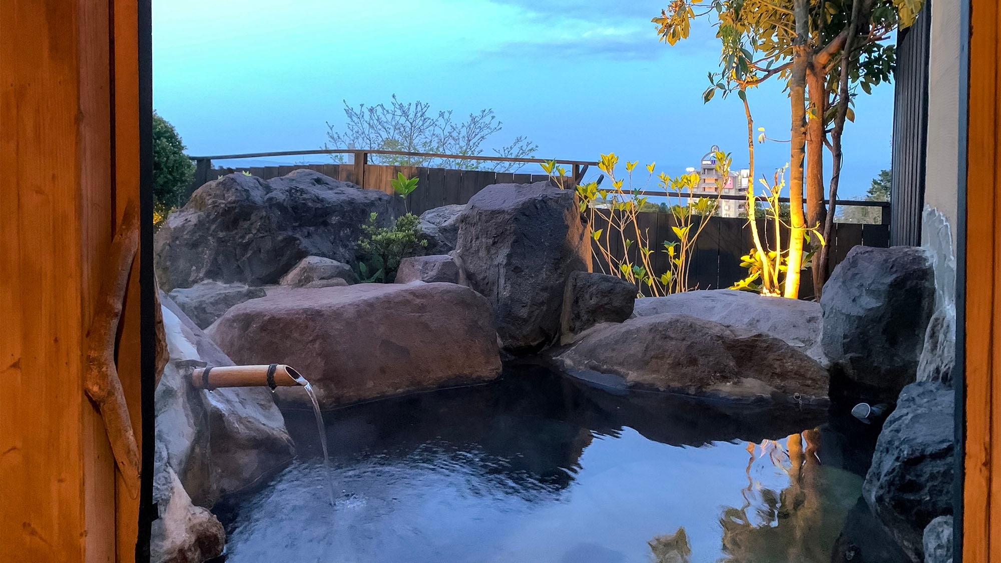 ・ The open-air bath exclusively for guest rooms is available 24 hours a day.