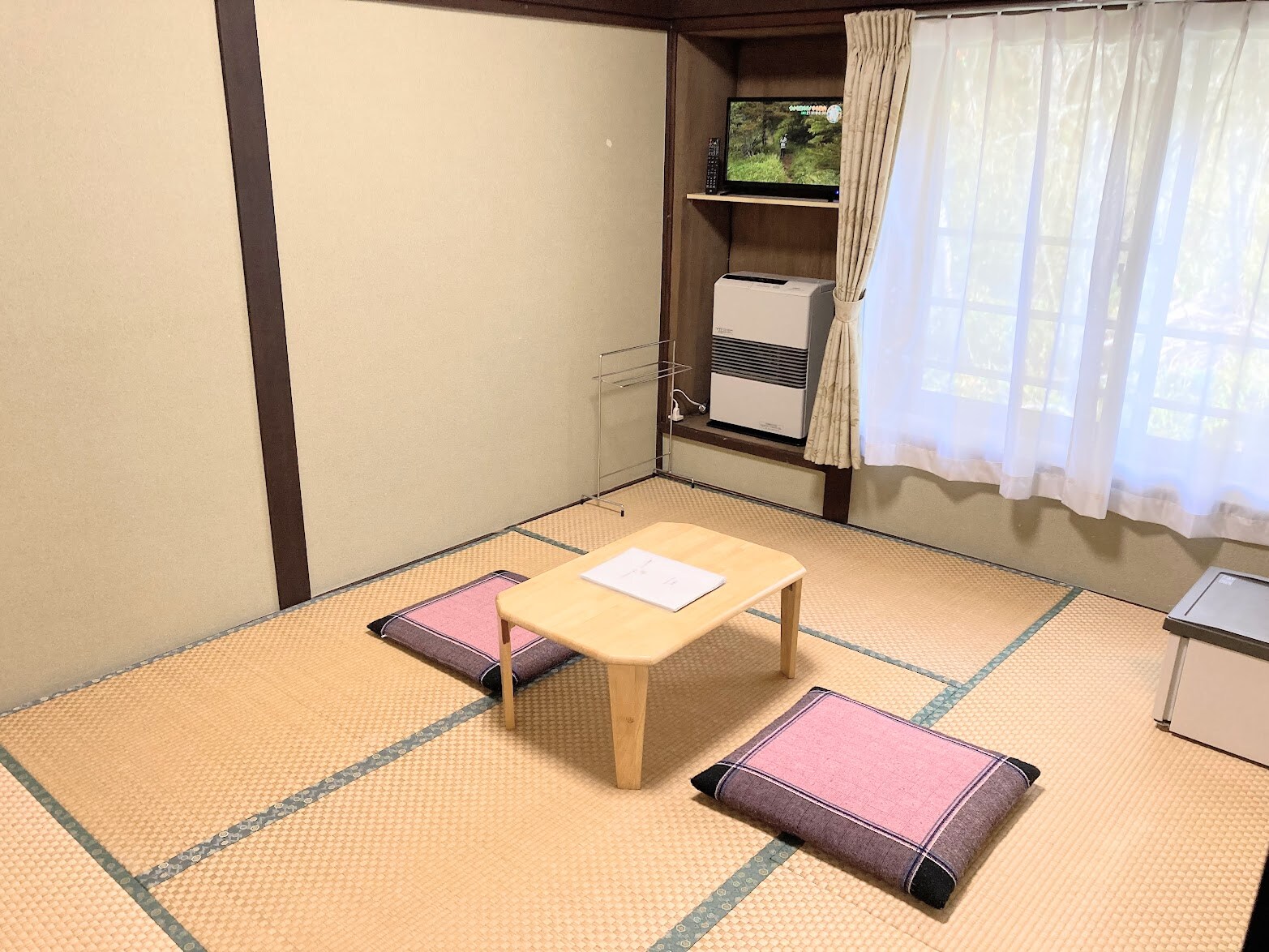 Japanese-style room 6 (11 square meters, non-smoking)