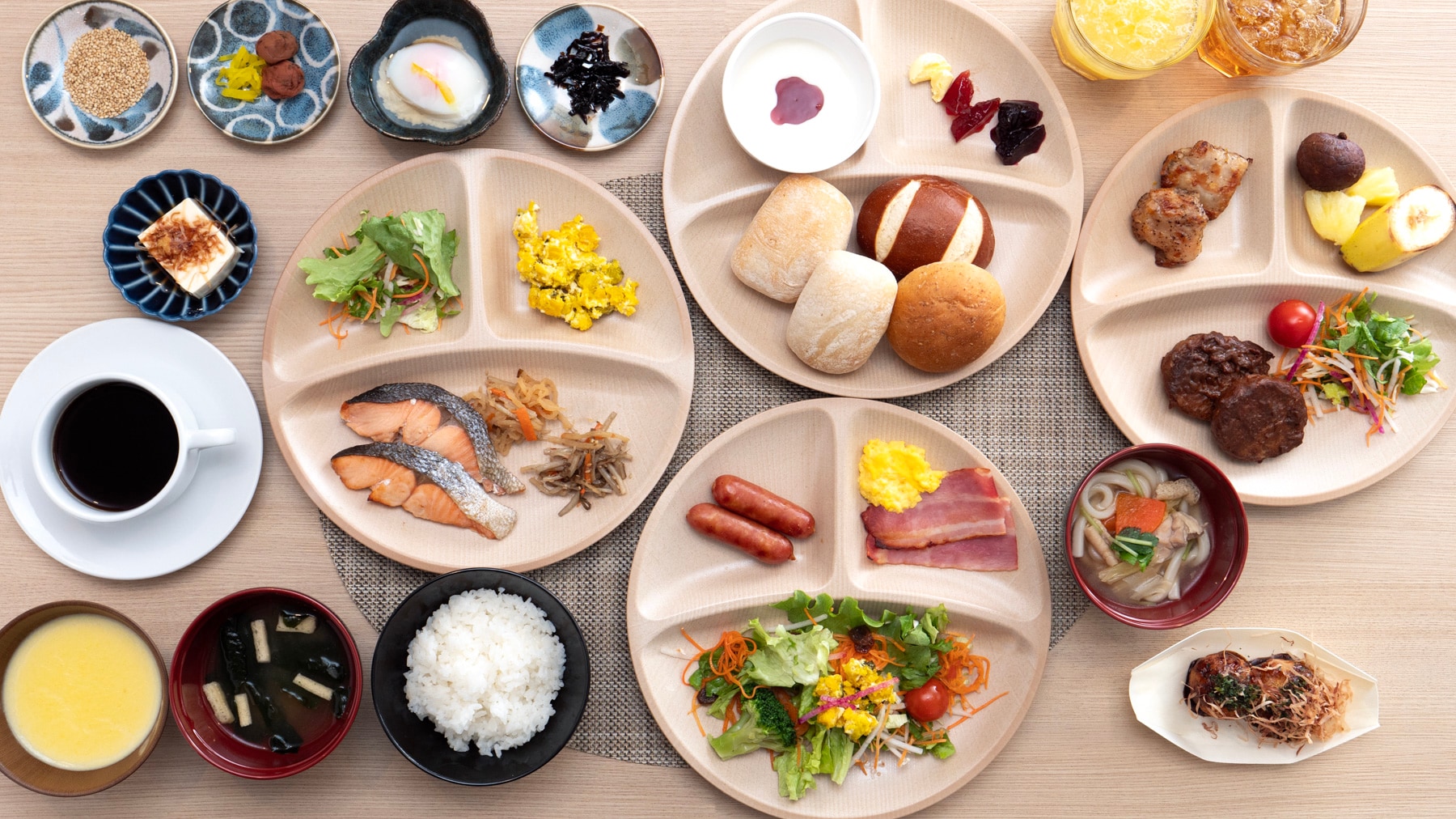 Both Japanese and Western cuisine can be enjoyed.