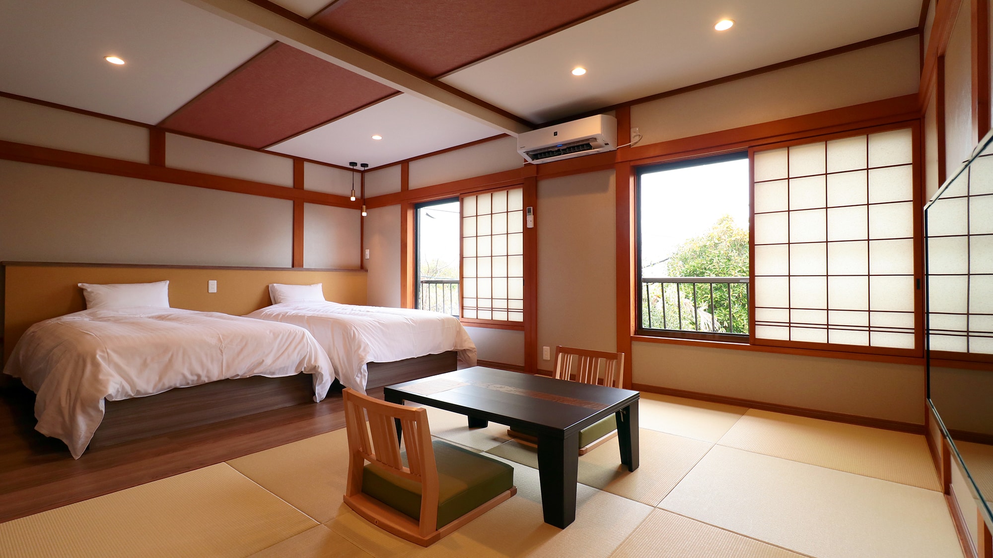 Renovated in November 2021! Japanese modern 12 tatami mat room ◆ 2 beds and tatami space. This room is for elementary school students and above.