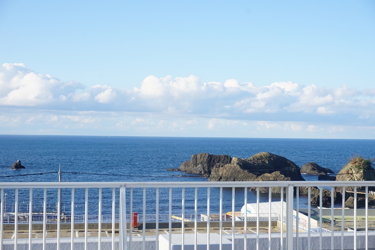 You can see this view from every guest room (except one). <The scenic spot of Echizen Matsushima can be seen in the background.>