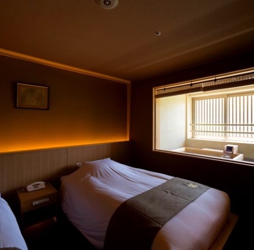[Japanese-Western room with panoramic bath (75 square meters)]