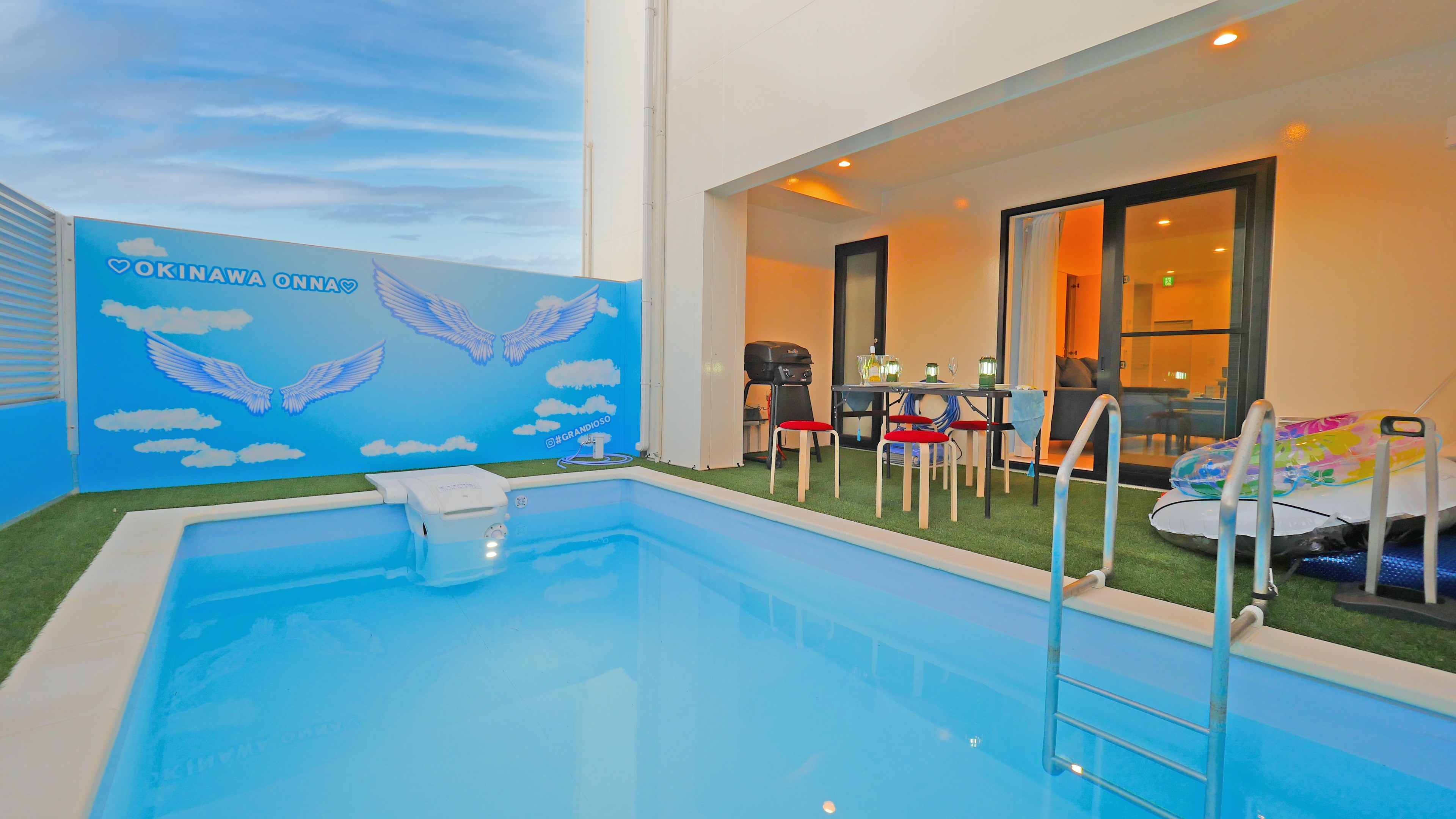 Building I: Private pool