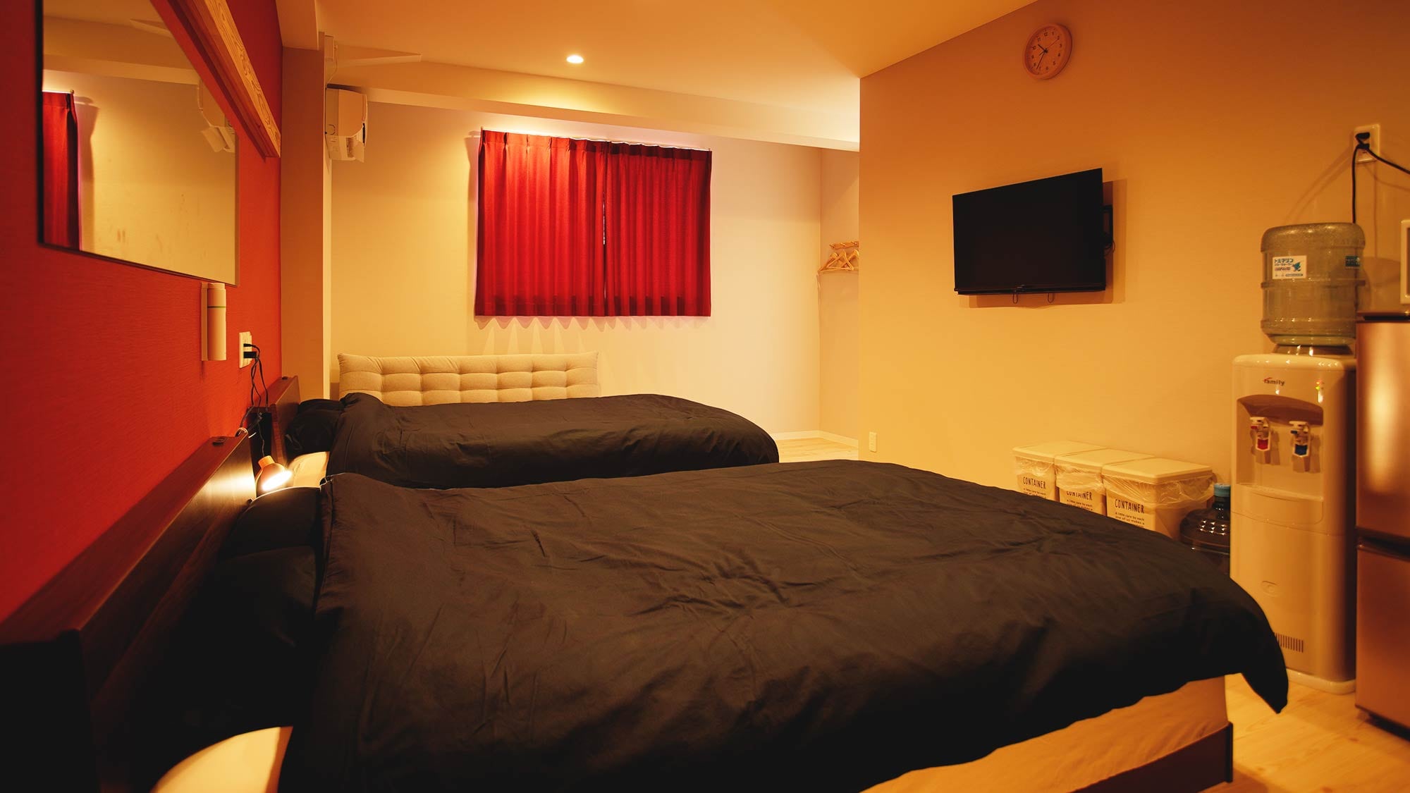・[101] A room with a calm atmosphere at night with indirect lighting