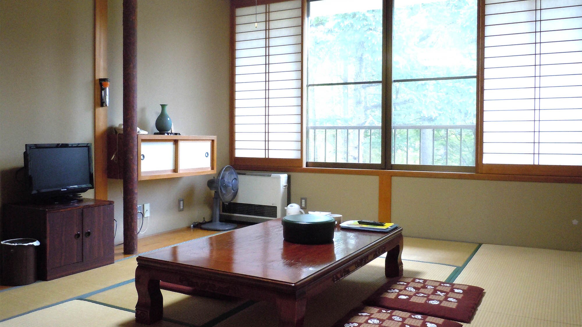 ・[New building] Air conditioning is available. Fan heaters are also available in winter.