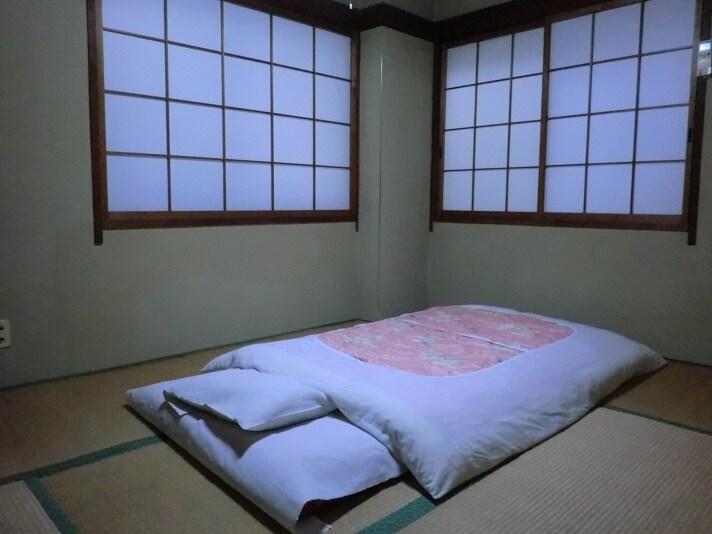 建筑物内。