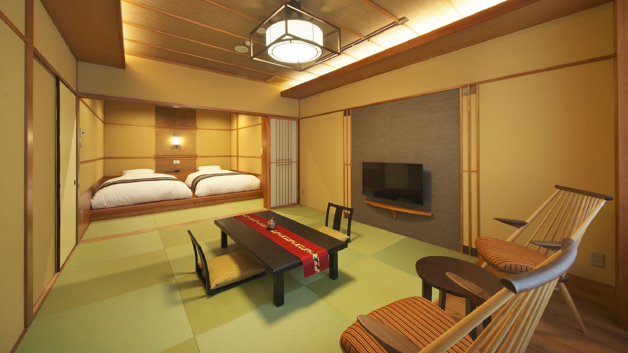 Japanese-Western style room with shower booth