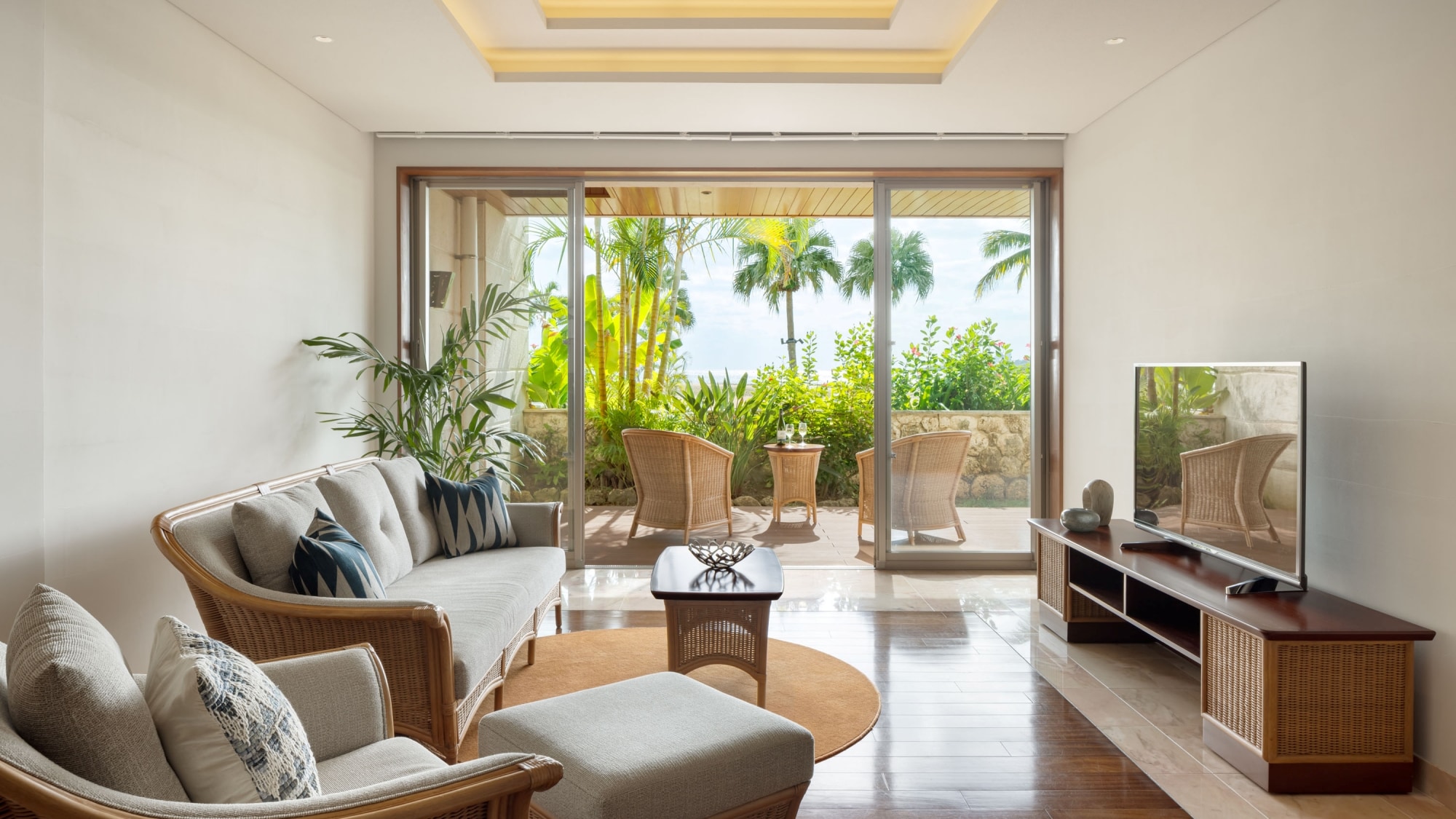 *[Ocean Garden Suite 1F (120-165 square meters)] (Example)